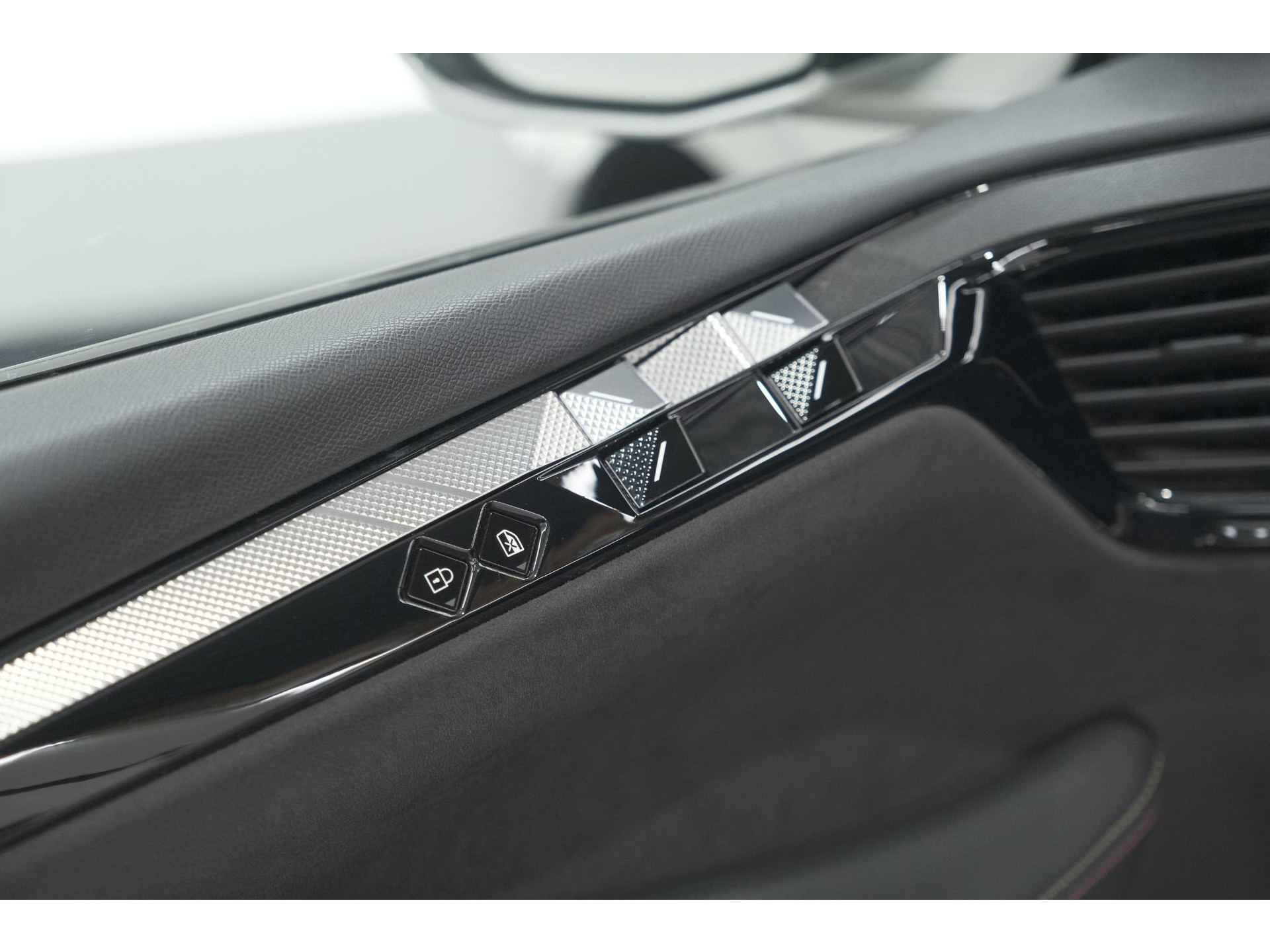 DS 4 PureTech 130 EAT8 Performance Line | Camera | Apple Carplay | Alcantara® bekleding | Parkeersensensoren