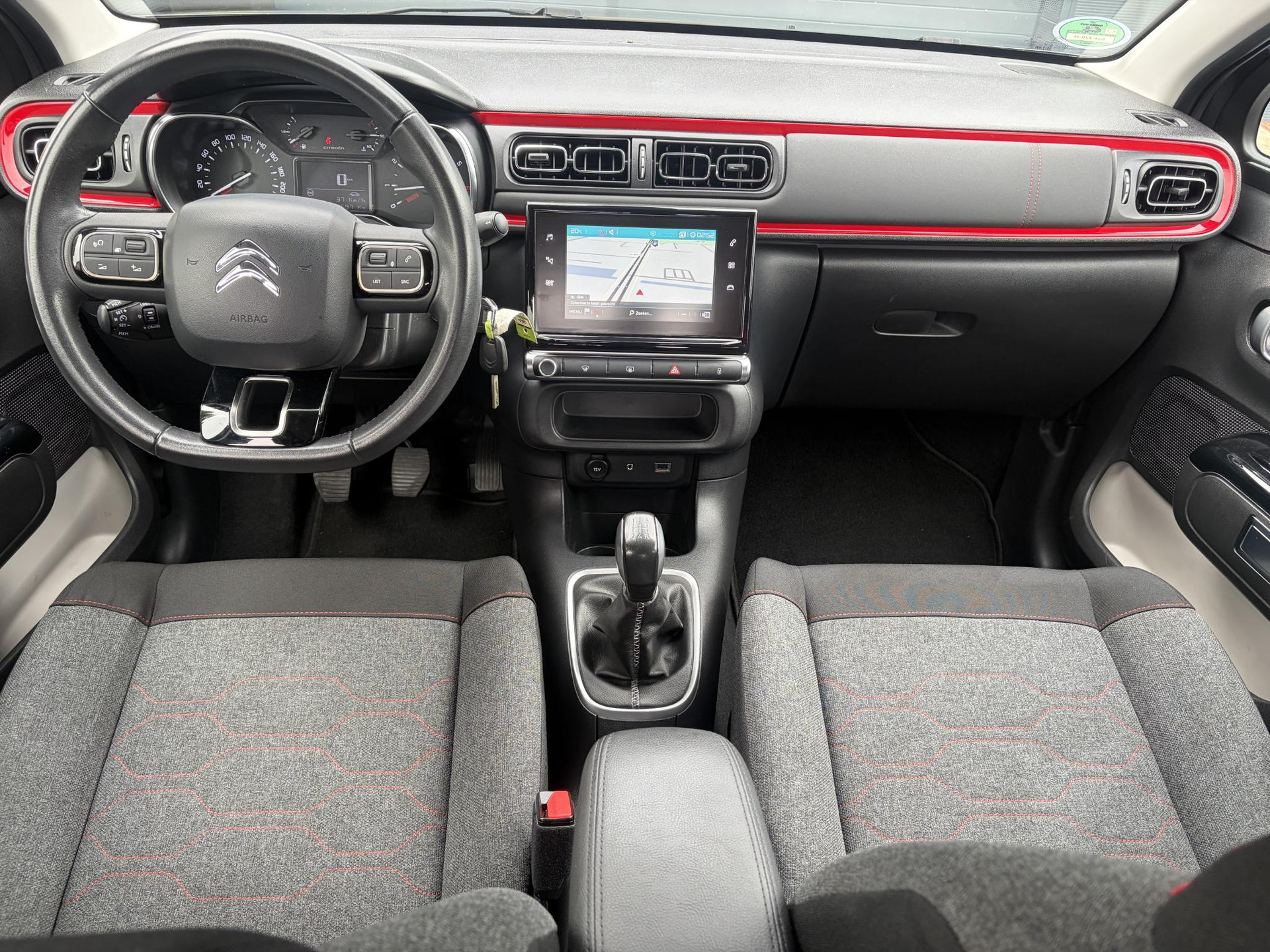 Citroen C3 1.2 PureTech S&S Shine D-riem vv in 08-2026 l 1e Eigenaar l Camera l Carplay l Navi l 110pk l Dealer Onderhouden l Clima l Cruise l 6 Bak l Pdc l Lm velgen l N.A.P l Apk tot 02-2027