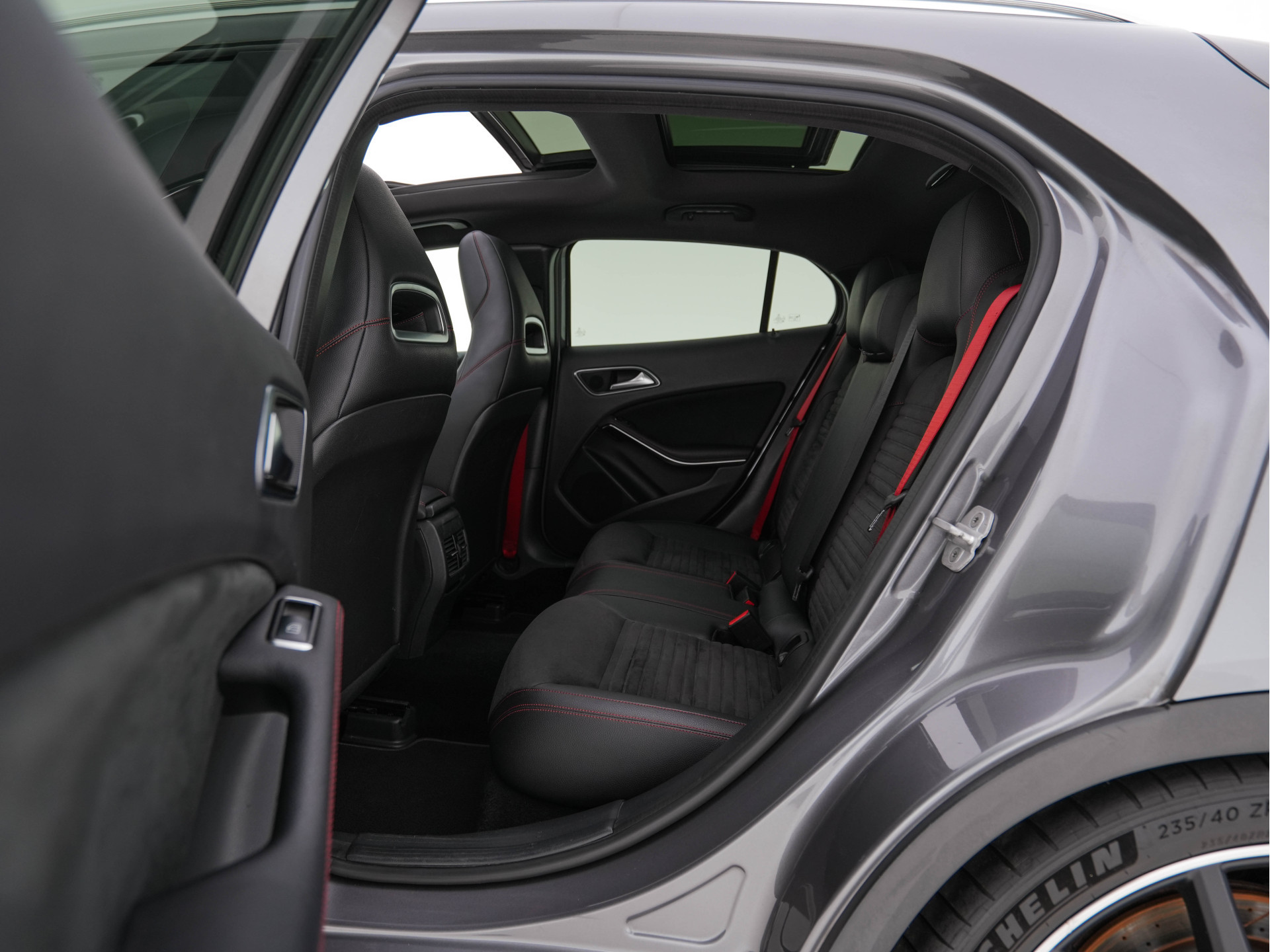 Mercedes-Benz GLA-klasse AMG 45 4MATIC *PANO | XENON | LEATHER-ALCANTARA | MEMORY-PACK | HARMAN/KARDON-AUDIO | KEYLESS |  CAMERA | SPORT-SEATS | HEATED-SEATS | NAVI-FULLMAP | SHIFT-PADDLES  | ECC | PDC | CRUISE | 20''ALU*