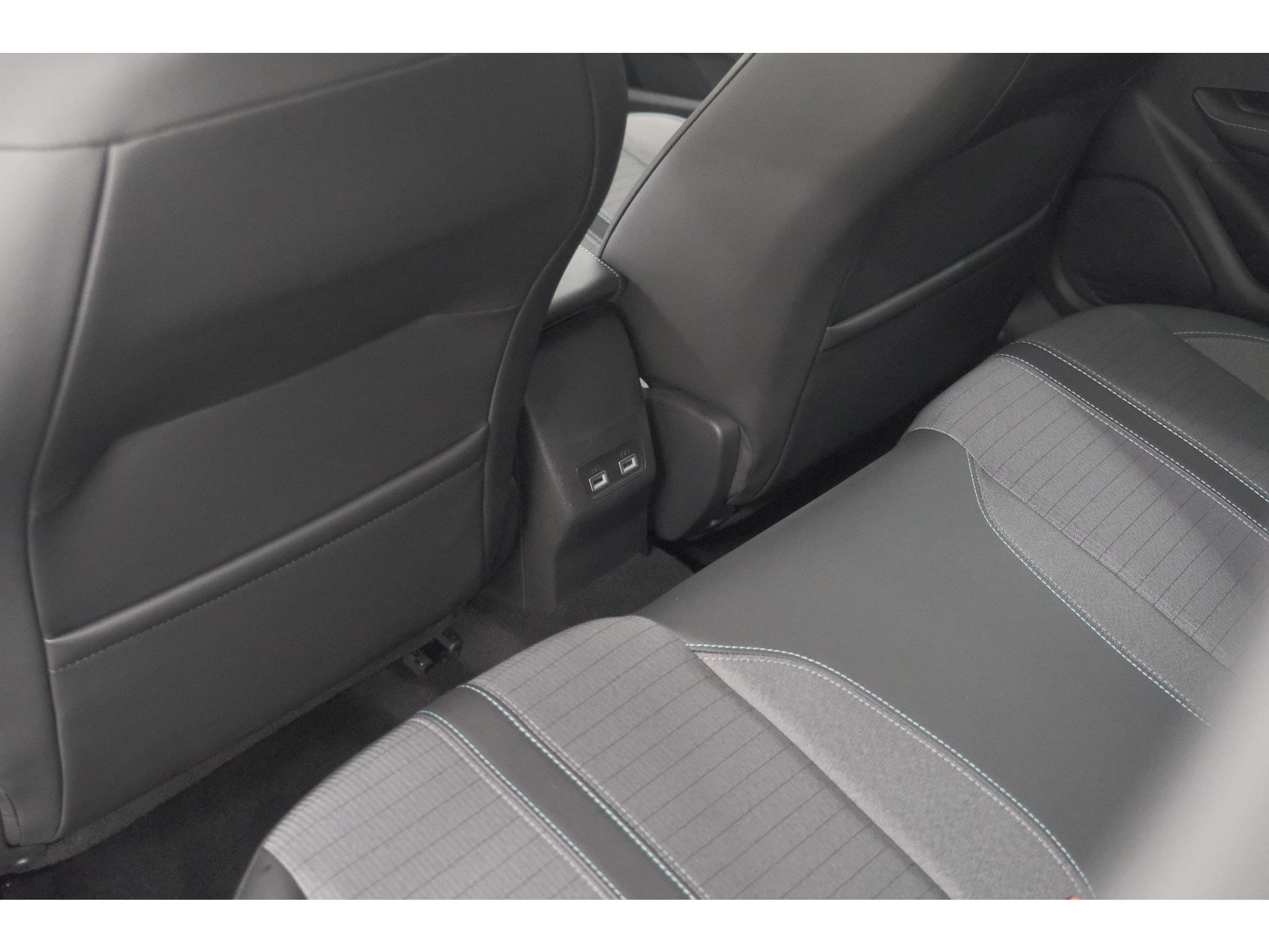 Peugeot 208 PureTech 100 Allure | Trekhaak | Camera | Apple Carplay | Navigatie | Parkeersensoren