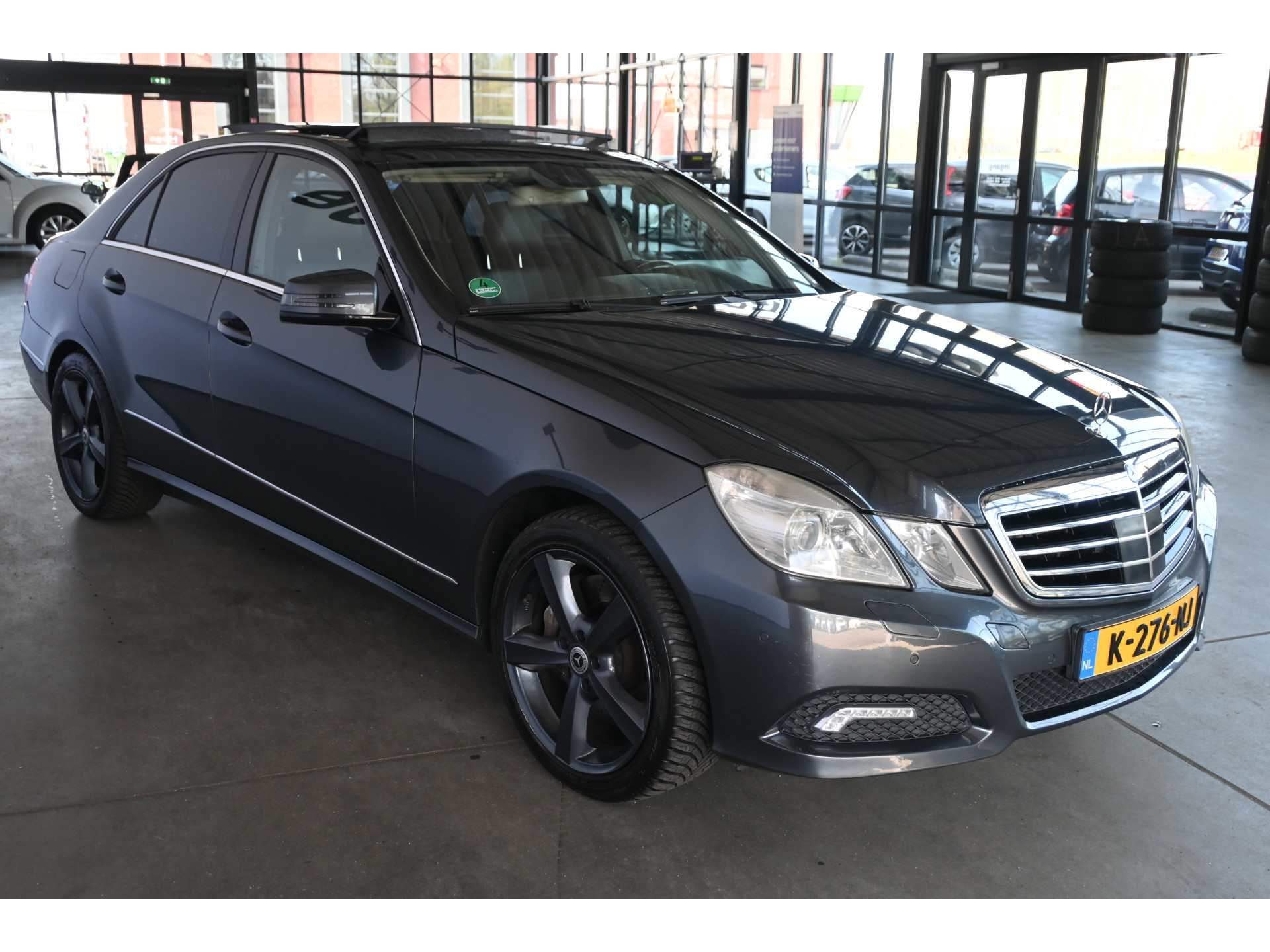 Mercedes-Benz E-klasse 500 Elegance V8 Automaat Clima Panoramadak Trekhaak PDC Stoelverwarming Cruise control Goed Onderhouden! Inruil Mogelijk!