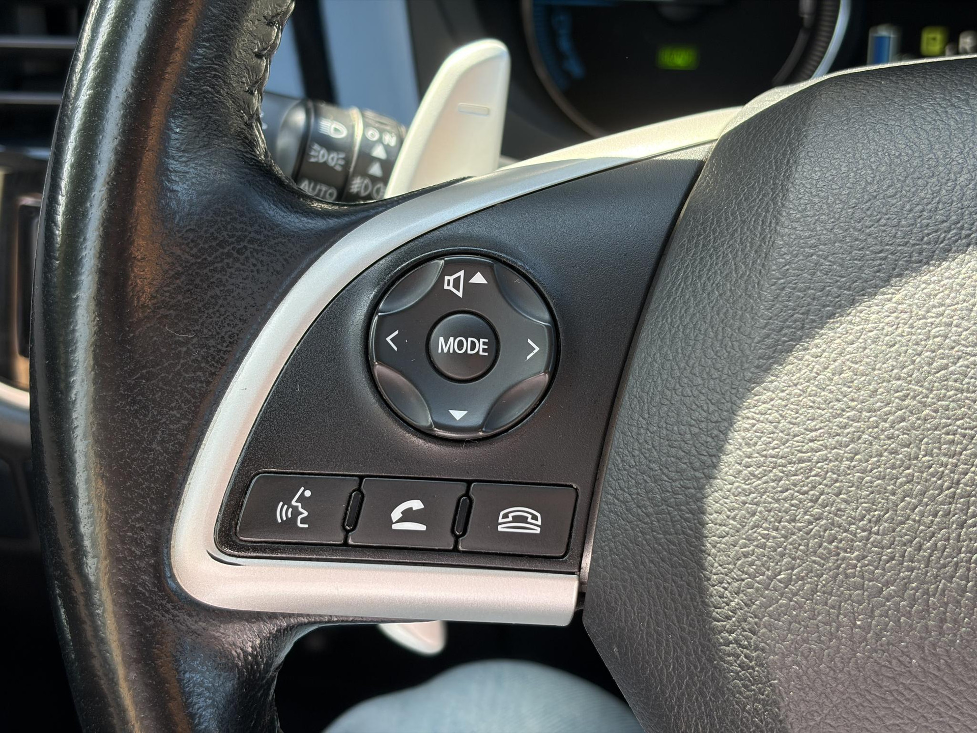 Mitsubishi Outlander 2.0 PHEV Business Edition SOH 73%,Trekhaak,Navi,Camera,Keyless,Halfleder,Clima,Cruise,Lm velgen,N.A.P,Apk tot 04-2027