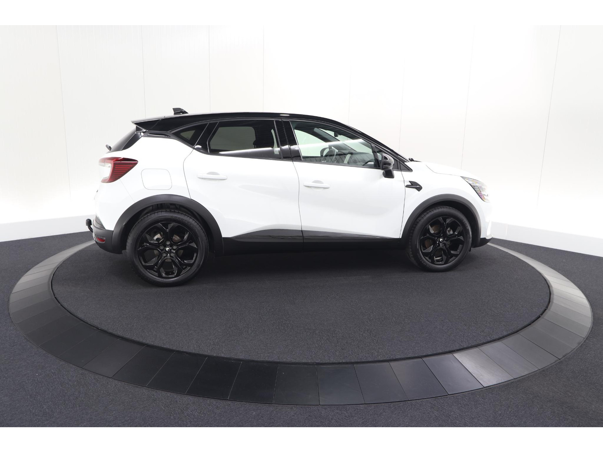 Renault Captur 1.6 E-Tech hybrid 145 SL Rive Gauche | Trekhaak | Camera | Apple Carplay | 9.3 Inch Grootscherm