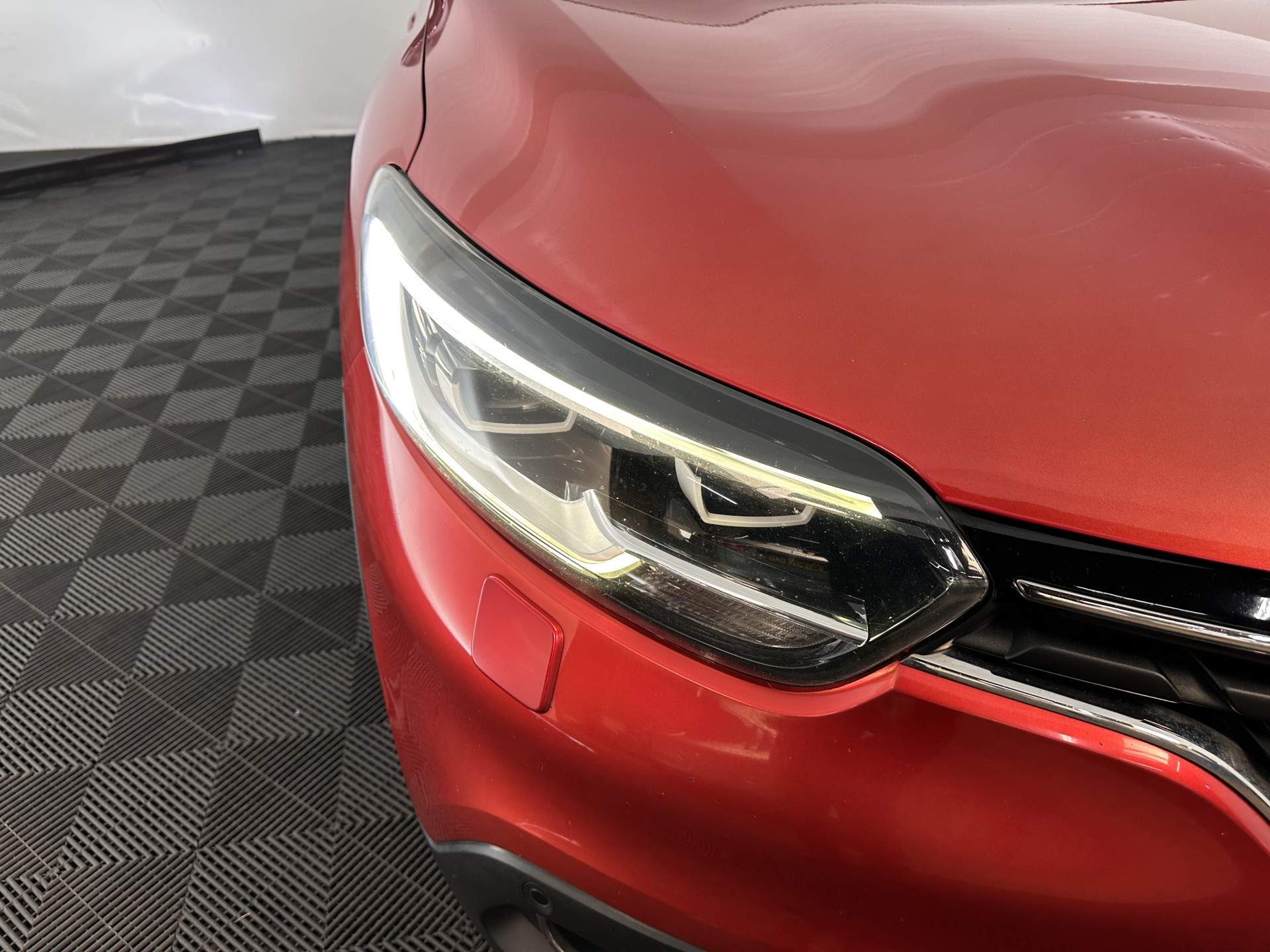 Renault Kadjar 1.5 dCi Bose Aut. *PANO | LEATHER-FABRIC | FULL-LED | BOSE-SOUND | BLINDSPOT | HEATED-COMFORTSEATS | KEYLESS | CAMERA | NAVI-FULLMAP | ECC | PDC | CRUISE | DAB | PRIVACY-GLASS | 19''ALU | TOWBAR*