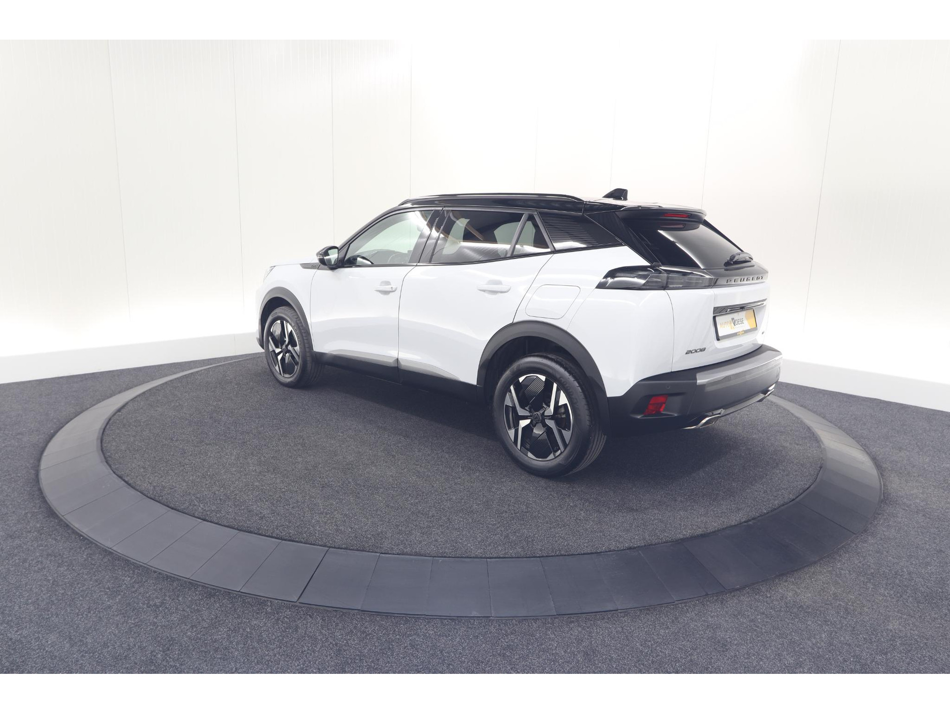 Peugeot 2008 PureTech 130 EAT8 GT | Camera | Apple Carplay | Parkeersensoren | 17 Inch Lichtmetalen Velgen