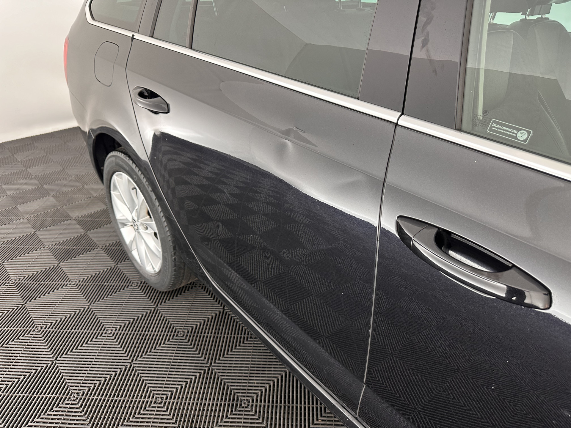 ŠKODA Octavia Combi 1.6 TDI Greentech Clever Edition Aut. *LEATHER-FABRIC | NAVI-FULLMAP | COMFORT-SEATS | DAB+ | HEATED-SEATS | AMUNDSEN-AUDIO | ECC | SHIFT-PADDLES | PARKPILOT | CRUISE | TOWBAR | 16''ALU *