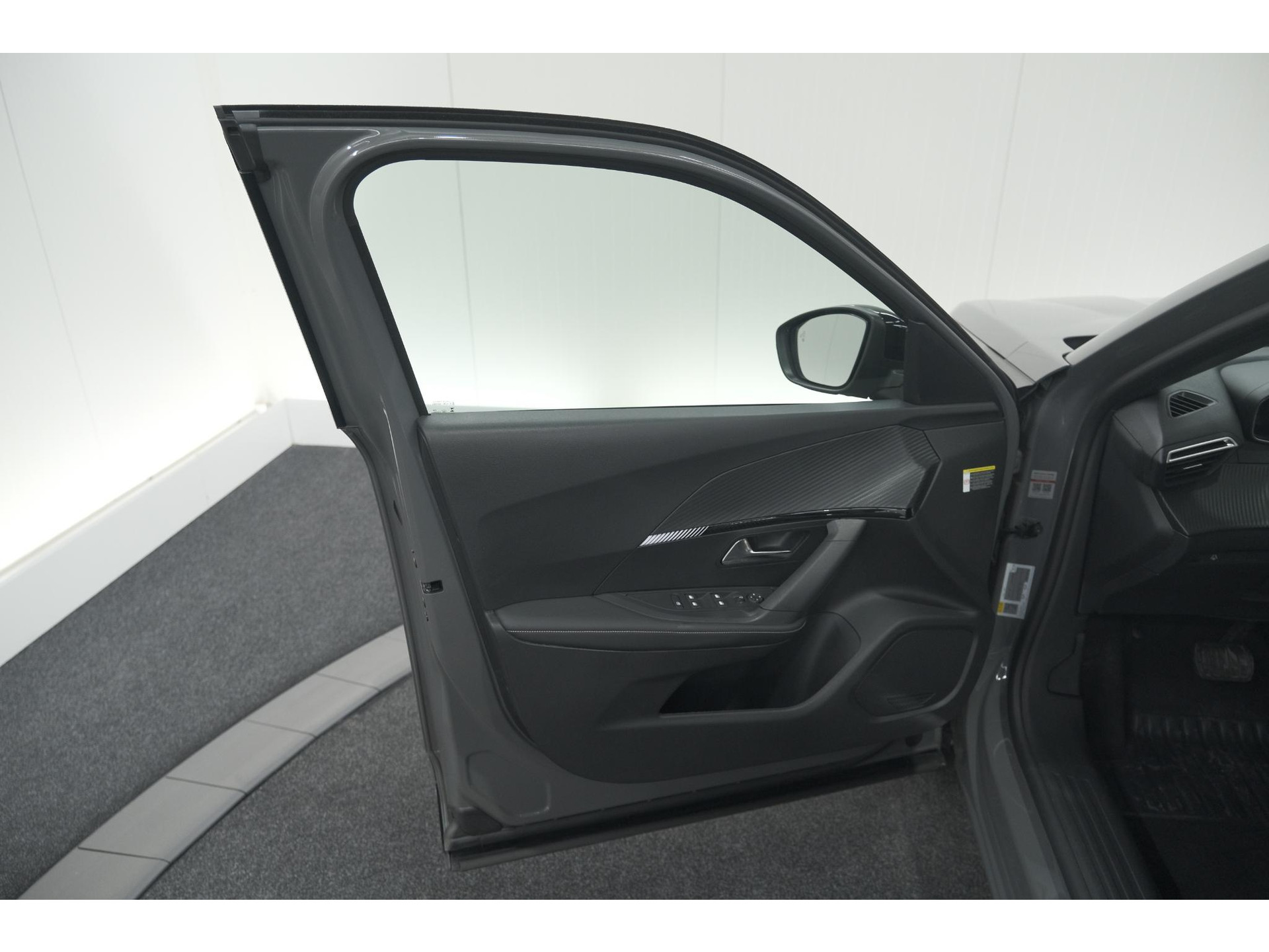 Peugeot 2008 PureTech 130 EAT8 Allure | 360 Camera | Adaptieve Cruise Control | Navigatie