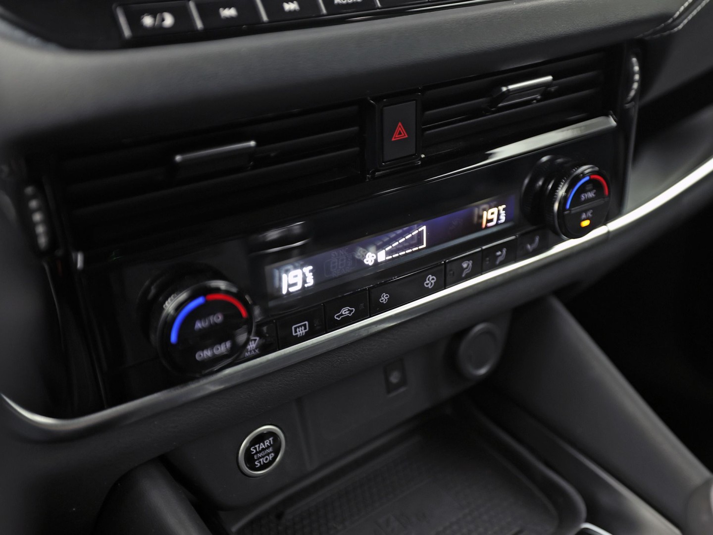 Nissan Qashqai 1.3 MHEV N-Style (GROOT NAVI, 1e EIGENAAR, APPLE CARPLAY, CLIMATE, 360 CAMERA, GETINT GLAS, SPORTSTOELEN, ADAPTIVE CRUISE, LANE ASSIST, NIEUWSTAAT)
