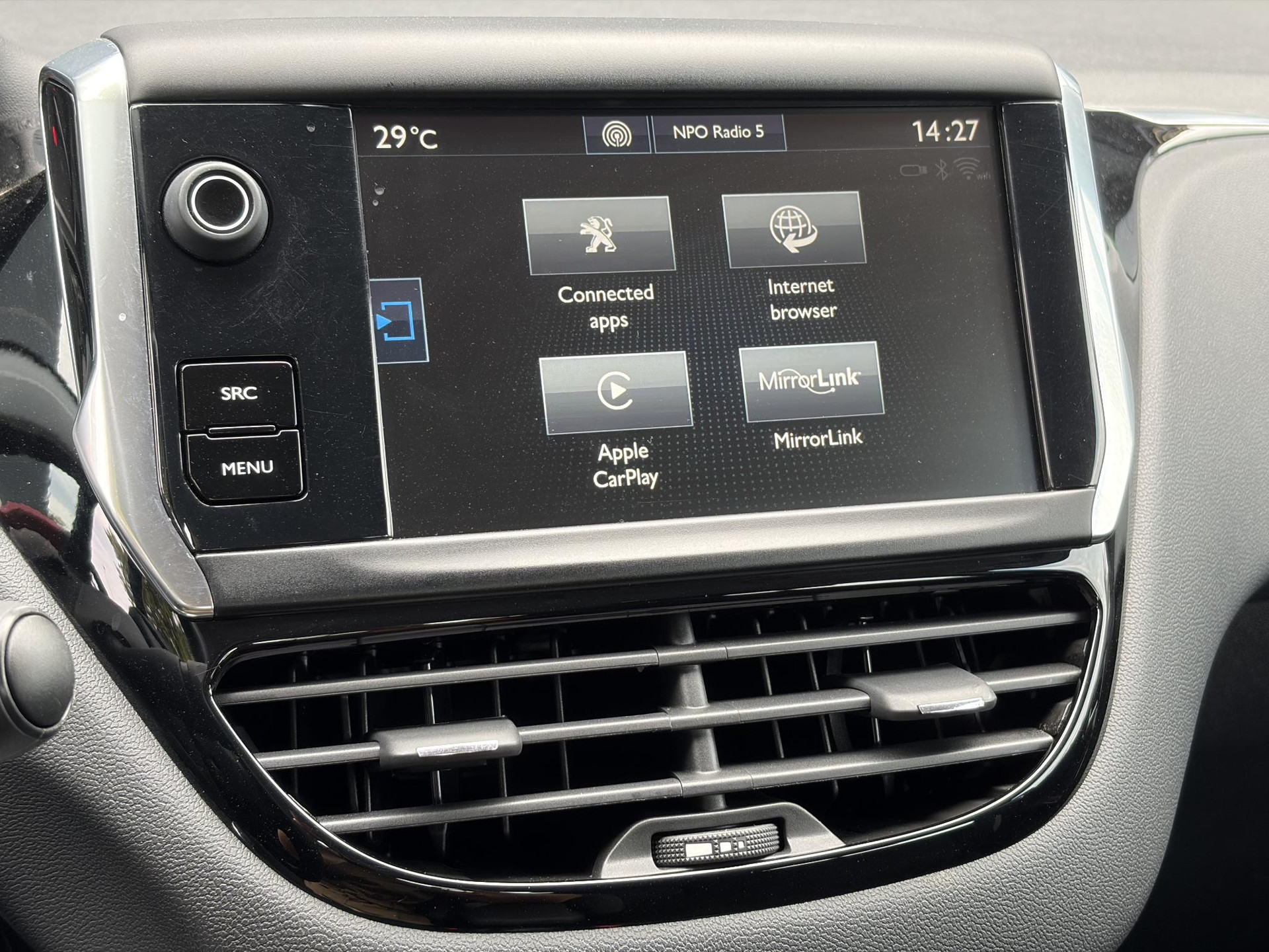 Peugeot 208 1.2 PureTech Blue Lion ✓D-riem vv in 2025✓1e Eigenaar✓Navi✓Carplay✓Trekhaak✓Recent beurt gehad✓Airco✓Cruise✓5 Deurs✓Pdc✓N.A.P✓Apk tot 03-2027
