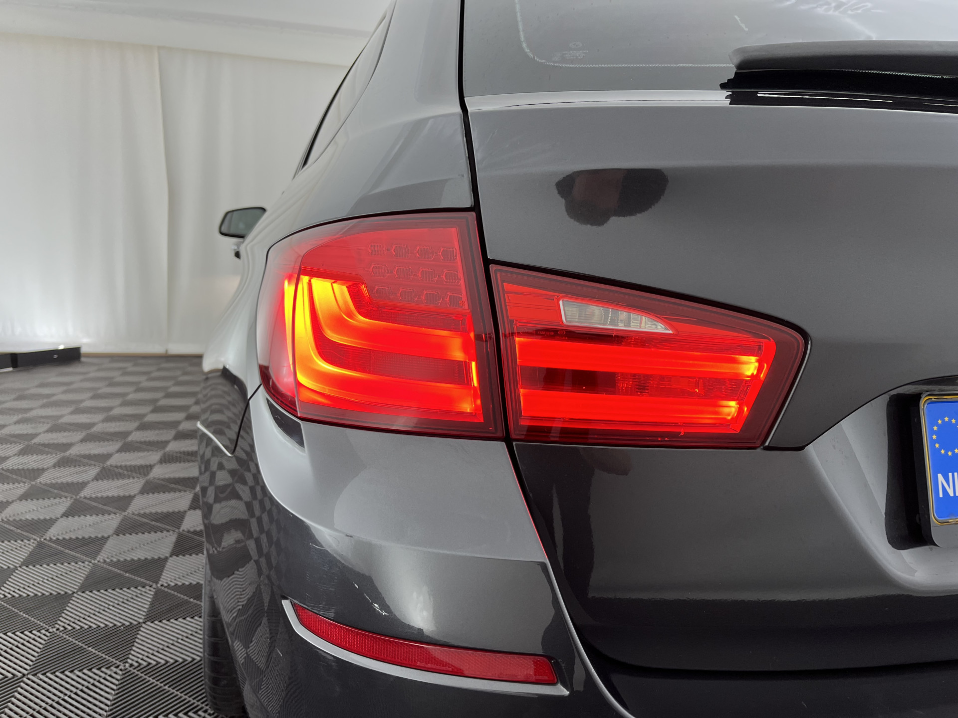 BMW 5-serie Touring 520d M-Sportpack High Executive Aut. *PANO | LEATHER | XENON | HEATED-SPORTSEATS | HIFI-SOUND | NAVI-FULLMAP | PRIVACYGLASS | SHIFTPADDLES | HEAD-UP | 18''ALU*