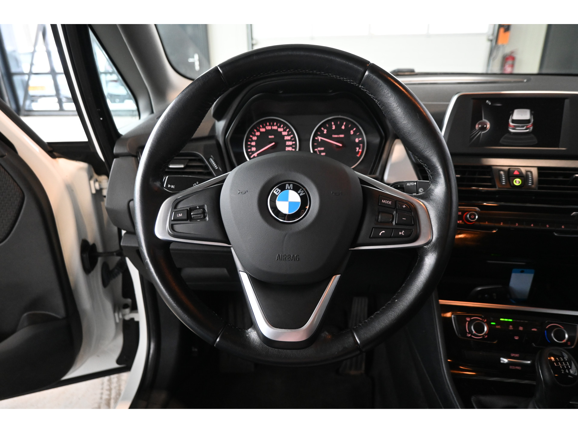 BMW 2-serie Active Tourer 218i Airco Trekhaak LED Lichtmetaal Rijklaarprijs Inruil Mogelijk!