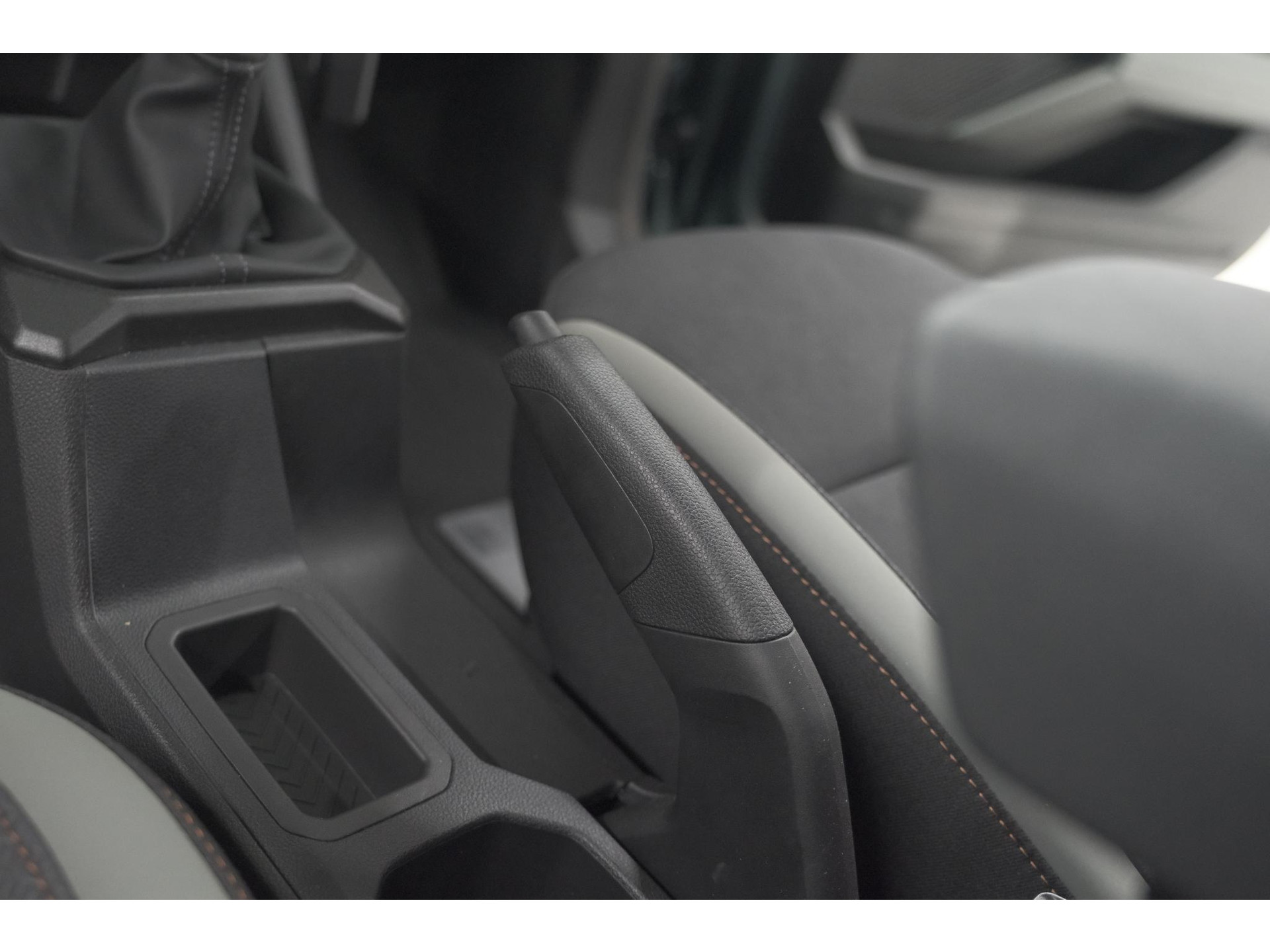 Dacia Duster Mild Hybrid 130 Extreme | Camera | Apple Carplay | Parkeersensoren | Stuurwielverwarming