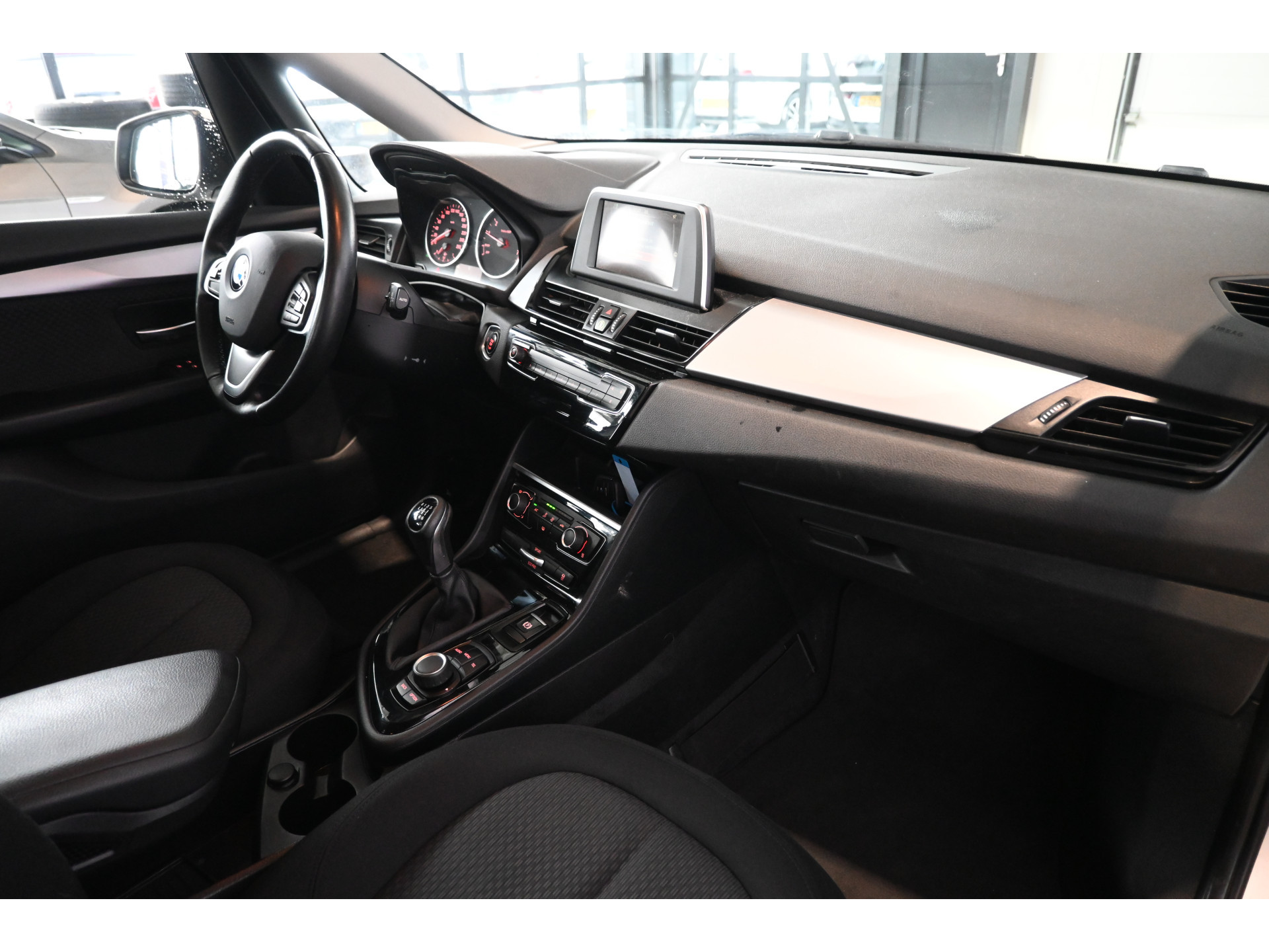 BMW 2-serie Active Tourer 218i Airco Trekhaak LED Lichtmetaal Rijklaarprijs Inruil Mogelijk!