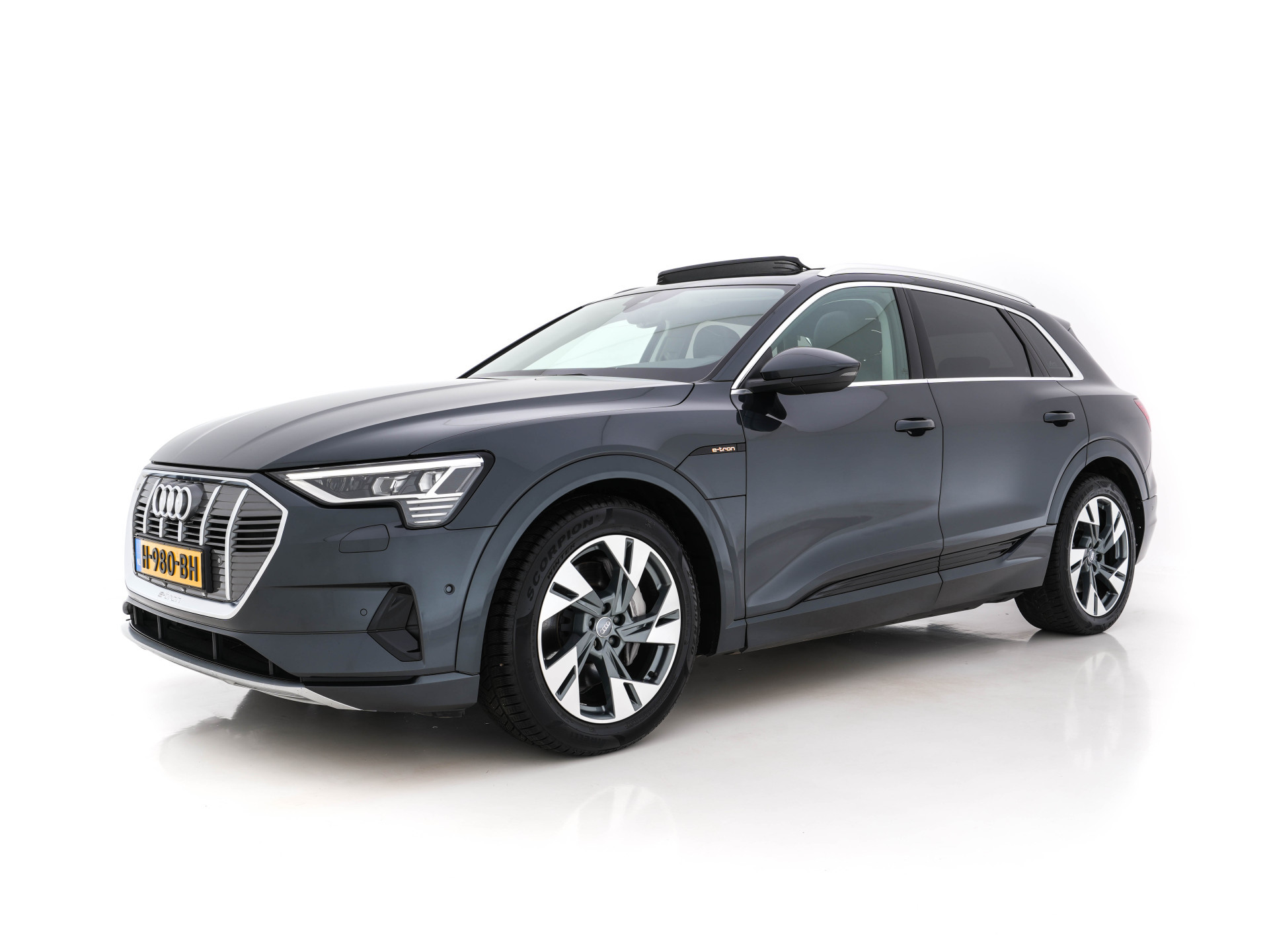 Audi e-tron 50 Quattro Advanced Launch-Edition-Plus [ 3-Fase ] (INCL-BTW) *PANO | DIGI-COCKPIT | LUXURY-LEATHER | FULL-LED | MEMORY-PACK |  KEYLESS | NAVI-FULLMAP | TOWBAR | SHIFT-PADDLES | COMFORT-SEATS | 20"ALU*
