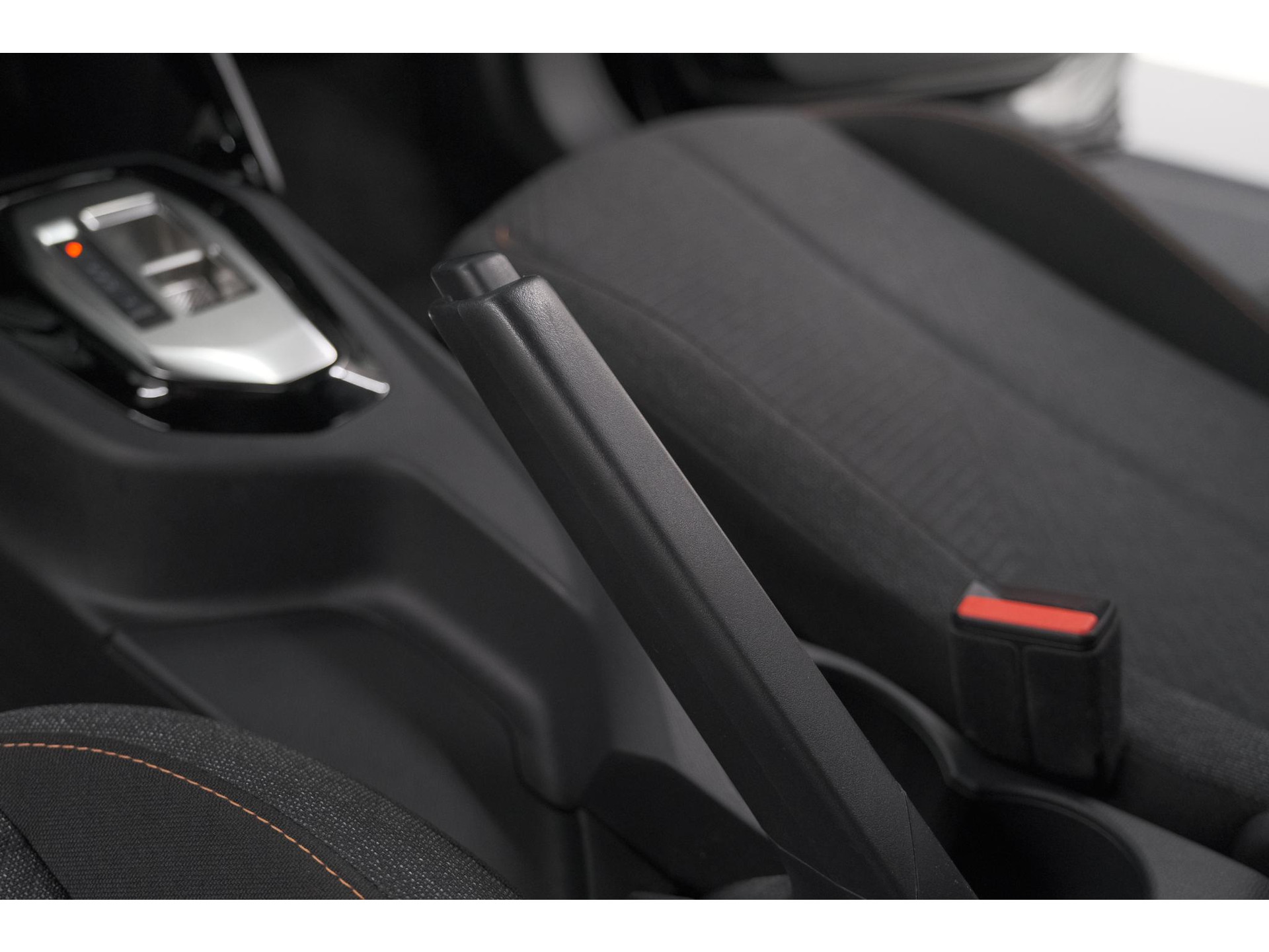 Peugeot 2008 1.2 Hybrid 136 Style | Apple Carplay | Parkeersensoren | Climate control