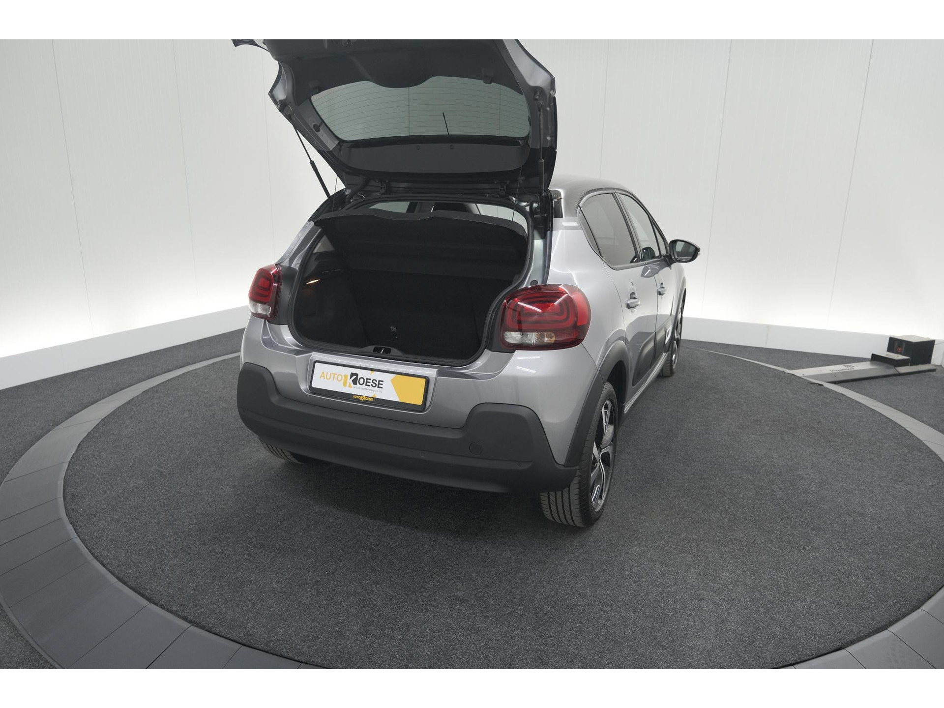 Citroen C3 PureTech 110 EAT6 Shine | Camera | Navigatie | Parkeersensoren | Apple Carplay | 17 Inch Lichtmetalen Velgen