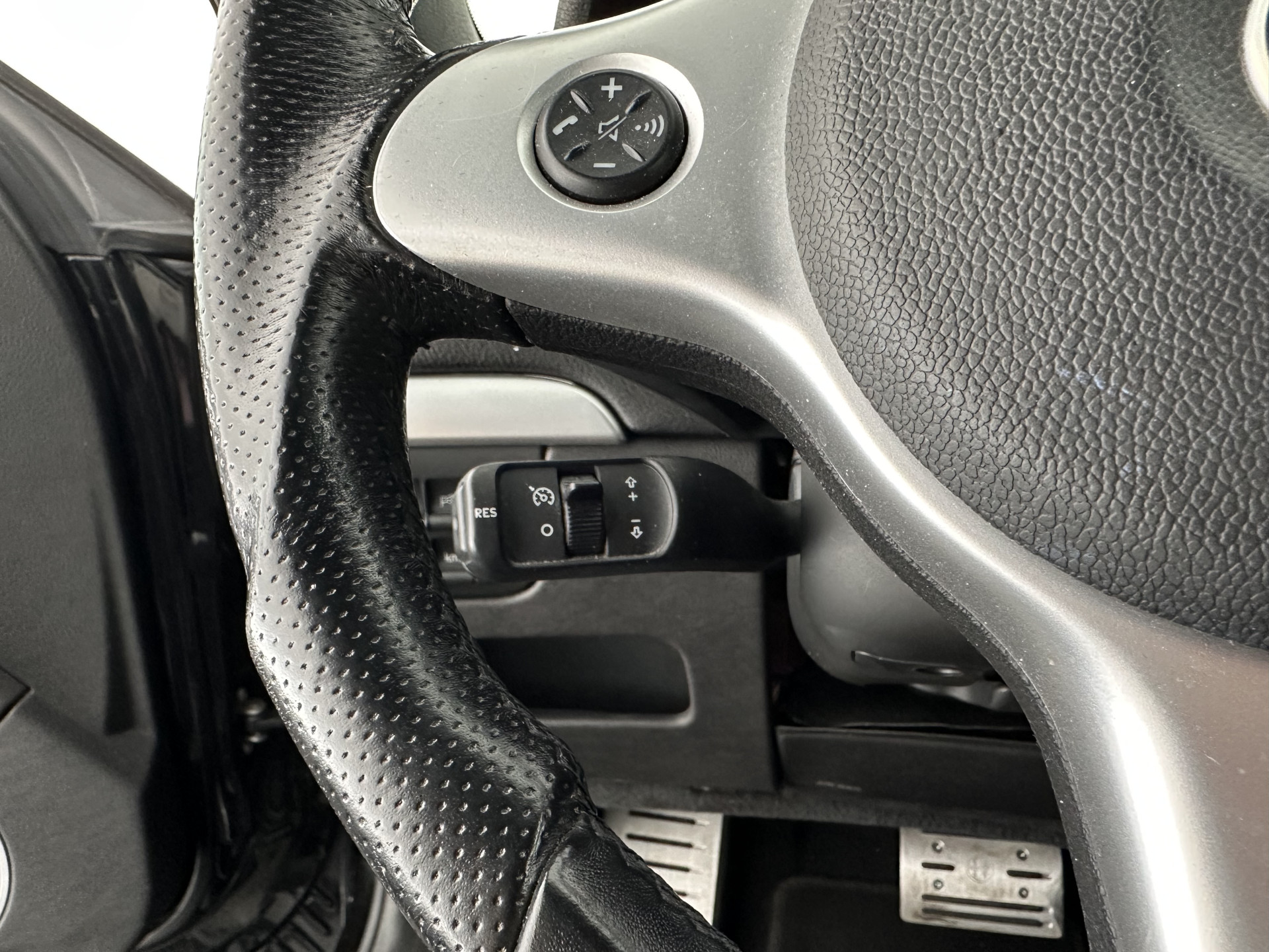 Alfa Romeo Spider 2.4 JTD Q-Tronic Exclusive TI-Sportpack Aut. *LUXURY-LEATHER | BI-XENON | SPORT-SEATS | ECC | SHIFTPADDLES | PDC | CRUISE | 19''ALU*