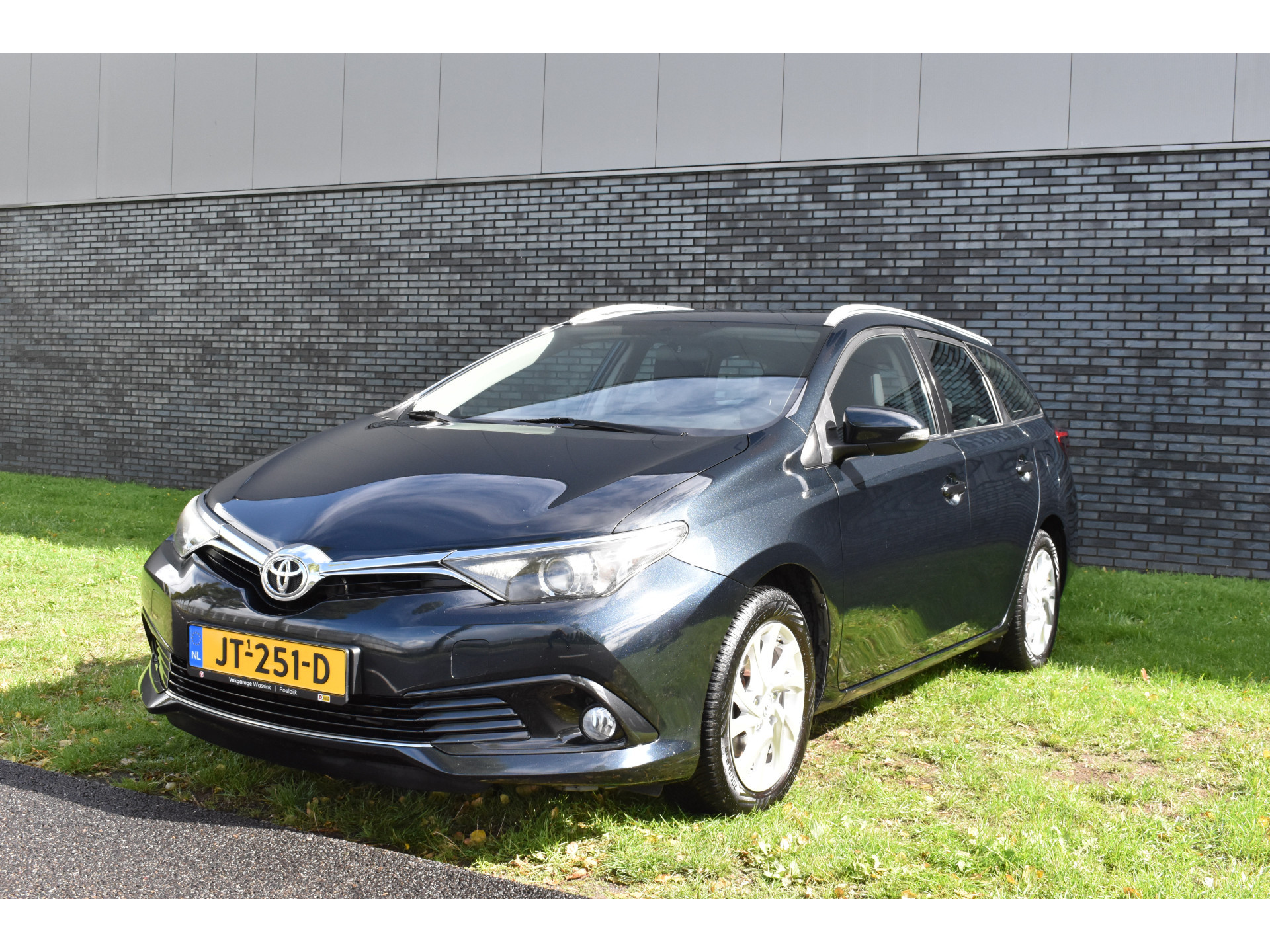 Toyota Auris Touring Sports 1.2T Aspiration Limited Navi Trekhaak Parkeer camerafoto’s volgen