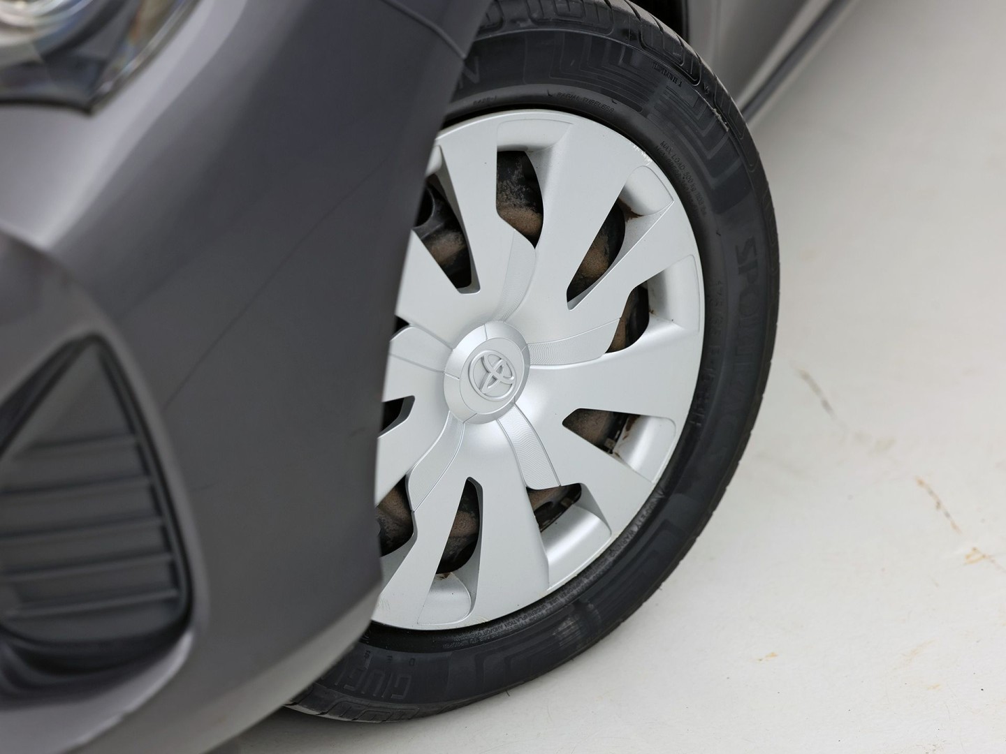 Toyota Yaris 1.5 Hybrid Sport Automaat (NAVIGATIE, CAMERA, CLIMATE, SPORTSTOELEN, CRUISE, ELEK PAKKET, NIEUWSTAAT)