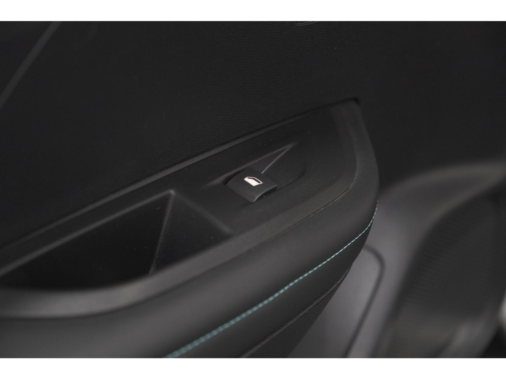 Peugeot 2008 PureTech 130 EAT8 Allure Pack | Stoelverwarming | Adaptieve Cruise Control | Camera