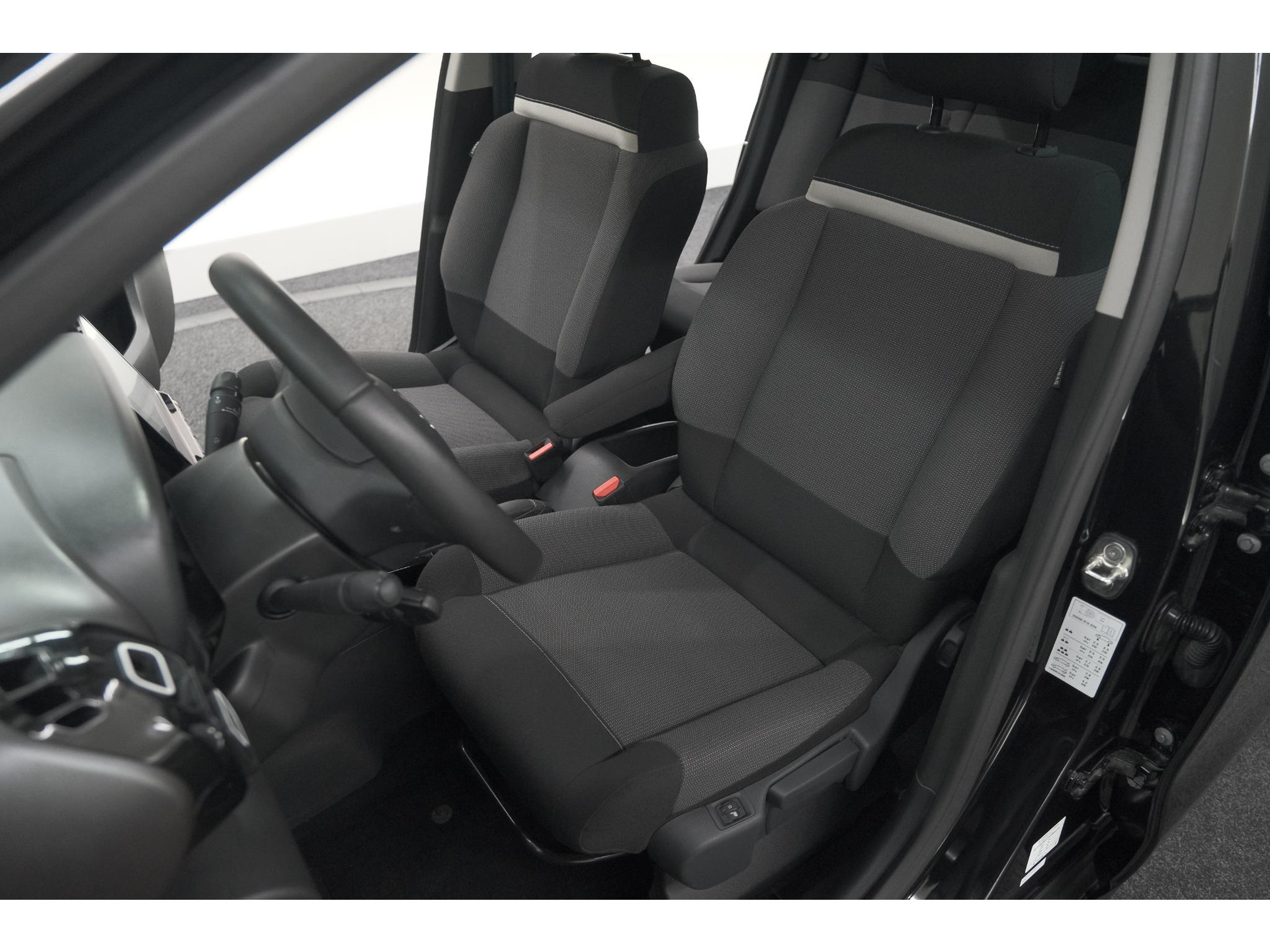 Citroen C3 Aircross PureTech 130 EAT6 Plus | Stoelverwarming | Apple Carplay | Parkeersensoren