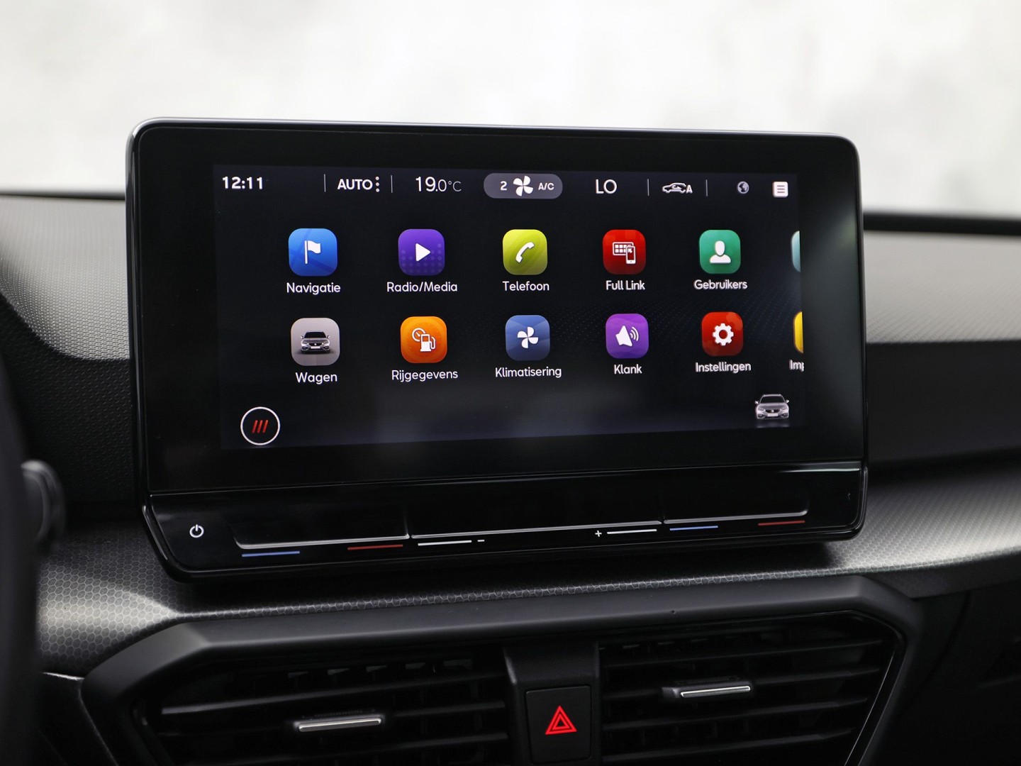 SEAT Leon 1.5 TSI Sport (4 CILINDER, VIRTUAL COCKPIT, APPLE CARPLAY, GROOT NAVI, CAMERA, SPORTSTOELEN, GETINT GLAS, ADAPTIVE CRUISE, NIEUWSTAAT)