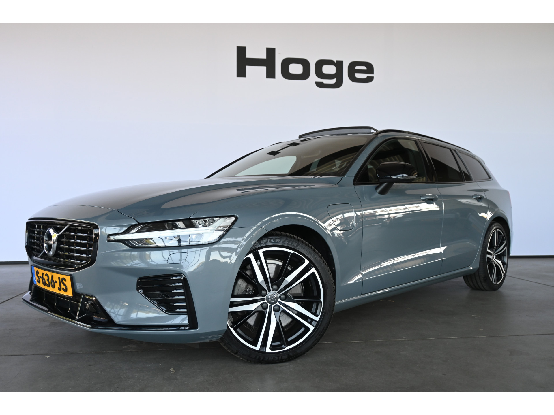 Volvo V60 2.0 T8 Plug-in hybrid AWD Plus Bright Panoramdak Stoelverwarming Carplay Led Adaptieve Cruise  Clima Lane Assist Camera 100% Onderhouden! Inruil Mogelijk!