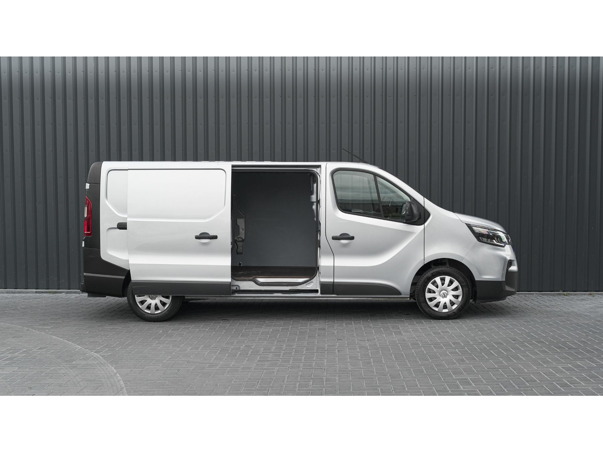 Nissan Primastar 2.0 dCi L2H1 Acenta | METEEN KLAAR VOOR ELKE KLUS! | Trekhaak | Camera | Vloerplaat