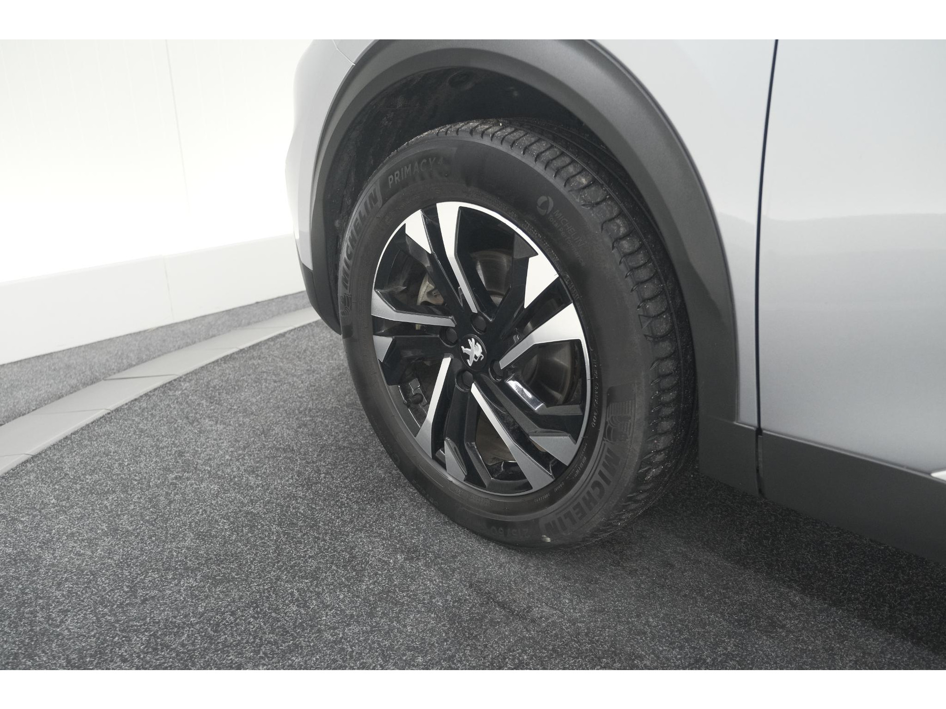 Peugeot e-2008 EV Allure 50 kWh | SOH=96.7 % | 3 Fase Laadfunctie | Camera | Navigatie | Parkeersensoren | Apple Carplay