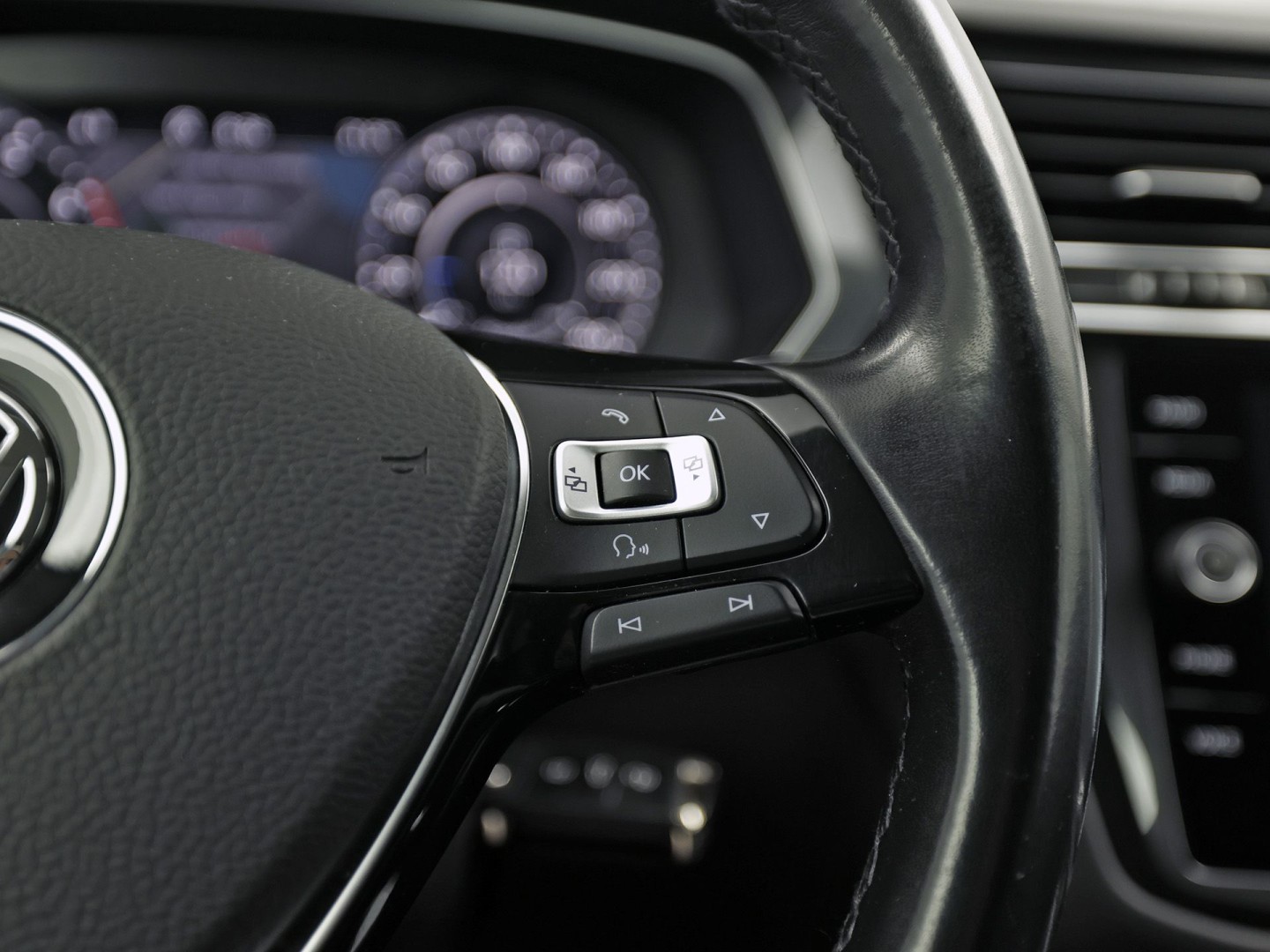 Volkswagen Tiguan 1.4 TSI 4Motion R-Line Sport 150Pk Automaat (VIRTUAL COCKPIT, APPLE CARPLAY, MODE KNOP, GROOT NAVI, ALCANTARA, STOELVERWARMING, SPORTSTOELEN, GETINT GLAS, ADAPTIVE CRUISE, NIEUWSTAAT)