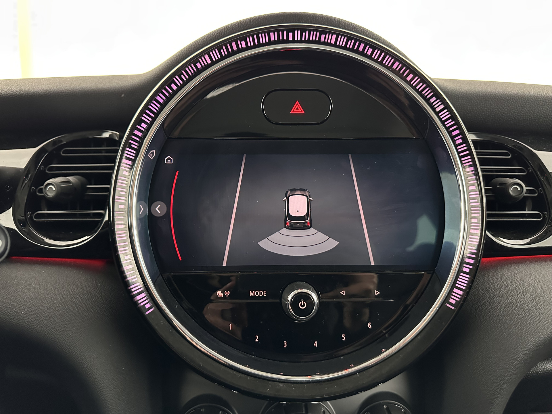 MINI Mini Electric Business Edition 33 kWh [ 3-Fase ] (INCL-BTW) Aut. *LEATHER | FULL-LED | KEYLESS | SPORT-SEATS | NAVI-FULLMAP | ECC | AMBIENT-LIGHT | DAB | DIGI-COCKPIT | PDC | 17"ALU*