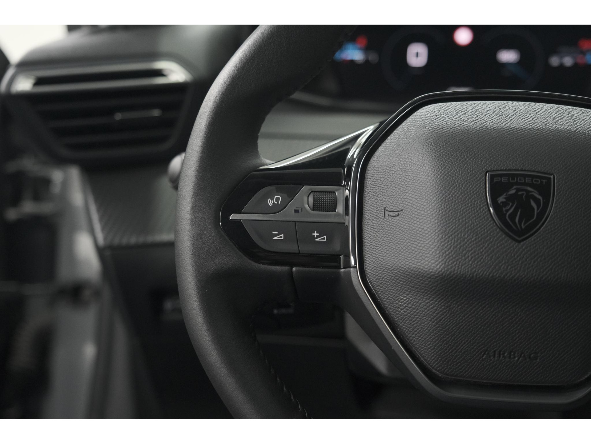Peugeot 208 PureTech 100 Allure | 360 Camera | Adaptieve Cruise Control | Navigatie | Dodehoekdetectie