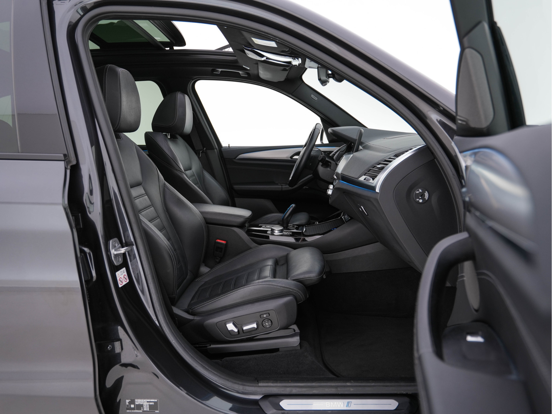 BMW iX3 High Executive 80 kWh [ 3-Fase ] {SOH-100%} (INCL-BTW) *PANO | LEATHER | FULL-LED | DAB | CARPLAY | ADAPTIVE-CRUISE | DIGI-COCKPIT | BLINDSPOT | HARMAN/KARDON-SOUNDSYTEM | HEAD-UP | KEYLESS | TOP-VIEW | SPORT-SEATS | TOWBAR  | .