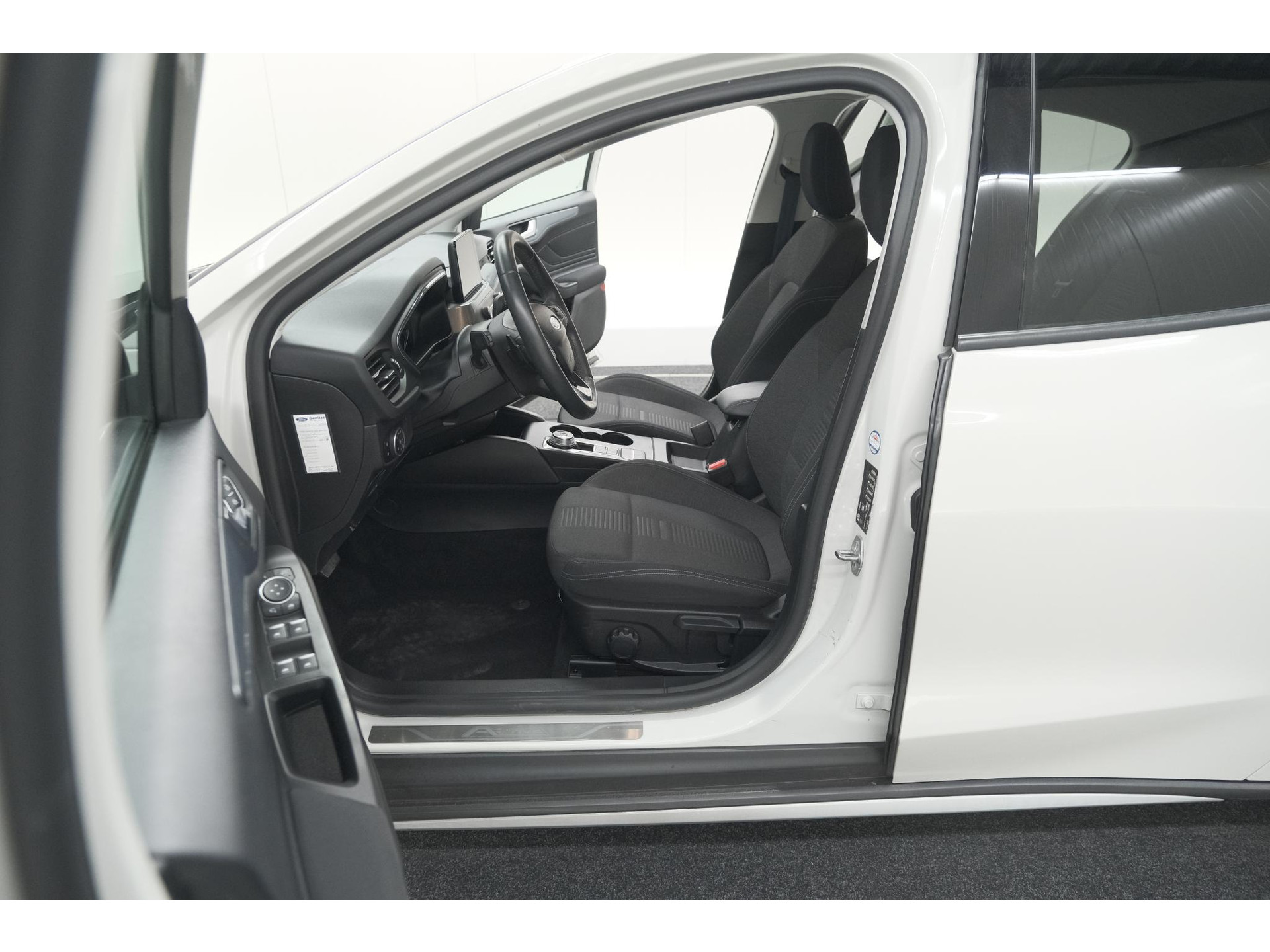 Ford Focus 1.5 EcoBoost Active Business | Lage Kilometerstand | Navigatie | Parkeersensoren | Apple Carplay