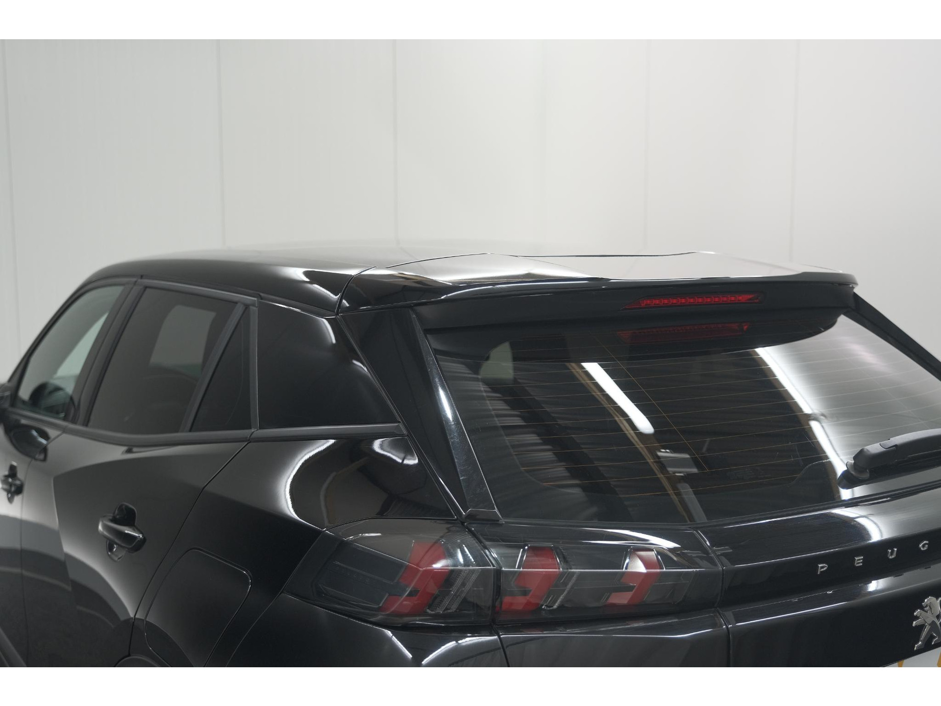 Peugeot 2008 PureTech 130 EAT8 Active Pack | Parkeersensoren | Apple CarPlay | Climate Control | Stoelverwarming
