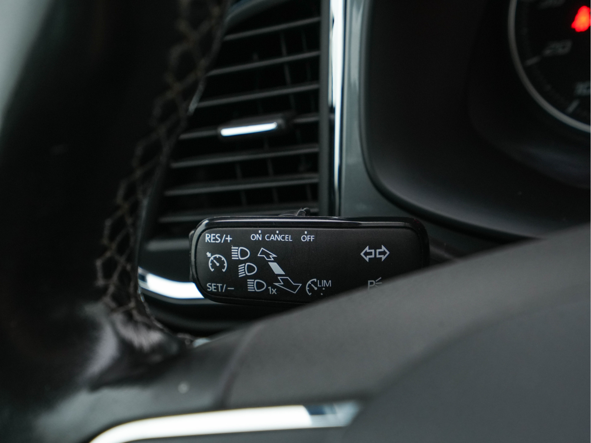 SEAT Ateca 1.0 EcoTSI Style (INCL-BTW) *FULL-LED | NAVI-FULLMAP | CAMERA | DAB+ | COMFORTSEATS |  ECC | PDC | CRUISE | PRIVACY-GLASS | CARPLAY | 17''ALU*