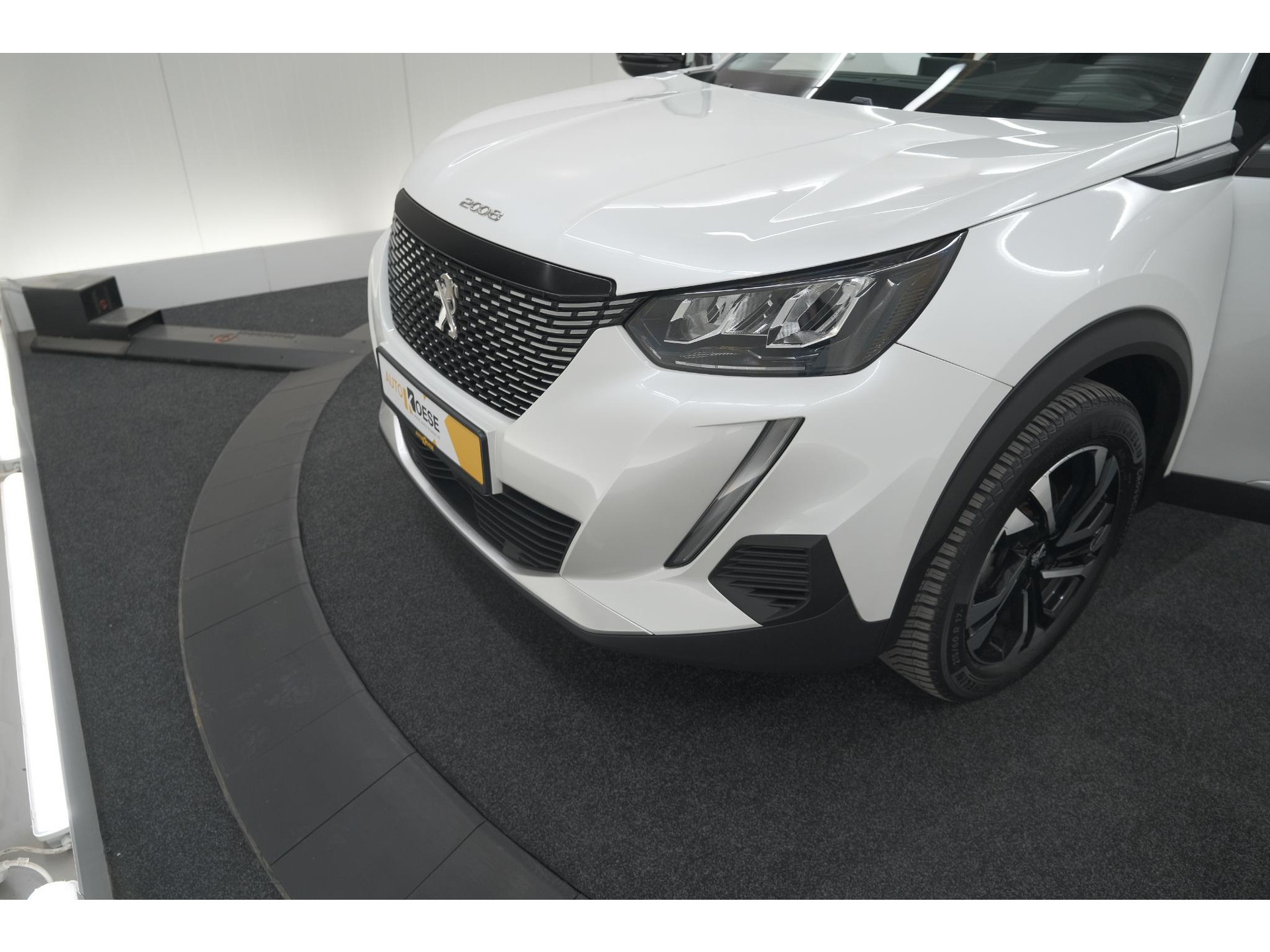 Peugeot 2008 PureTech 102 Allure Pack | Allseason Banden | Parkeersensoren | Apple Carplay