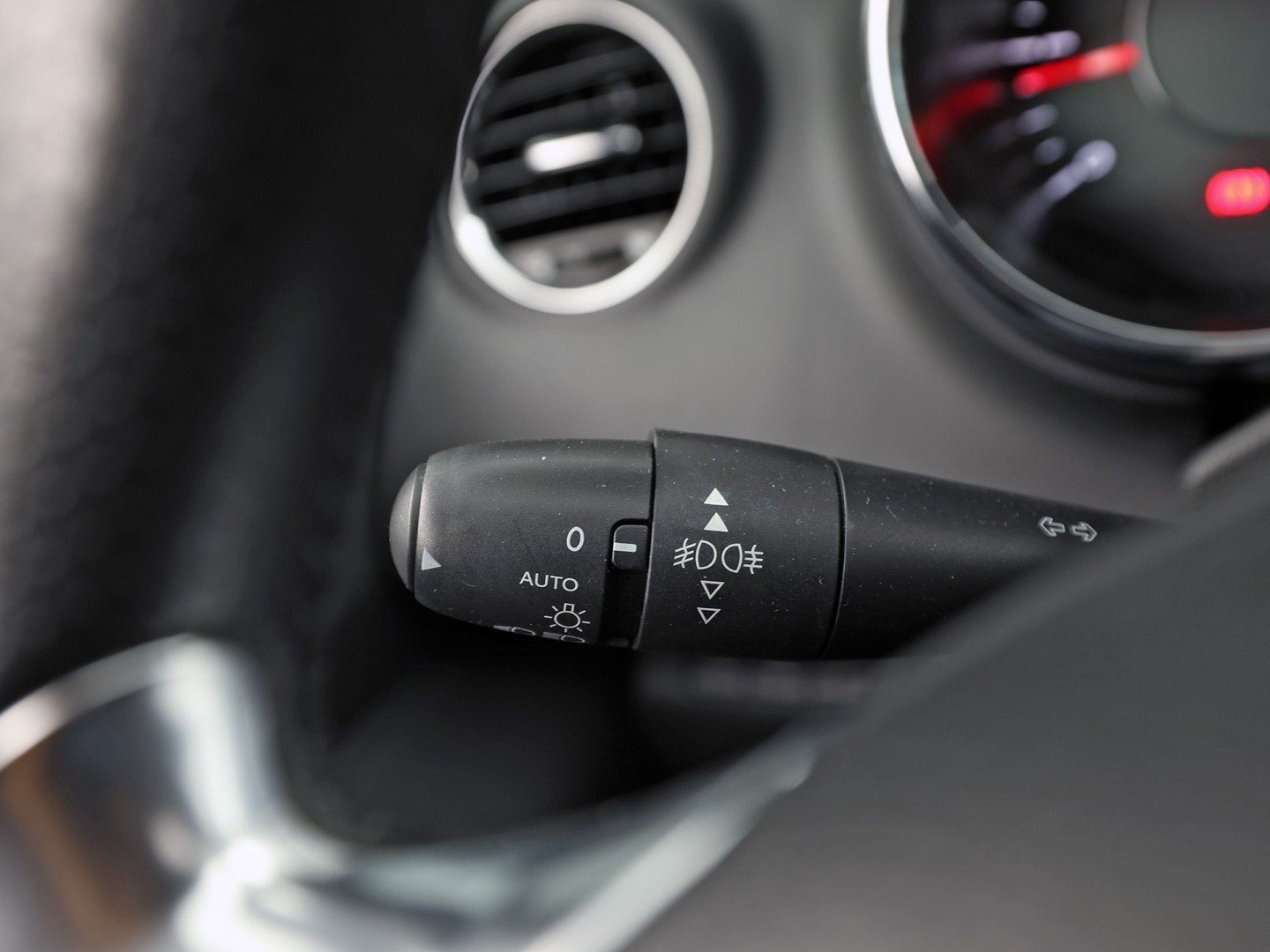 Peugeot 3008 1.2 PureTech Sport (PANORAMADAK, NAVIGATIE, CLIMATE, GETINT GLAS, SPORTSTOELEN, CRUISE, PARKEERSENSOREN, NIEUWSTAAT)