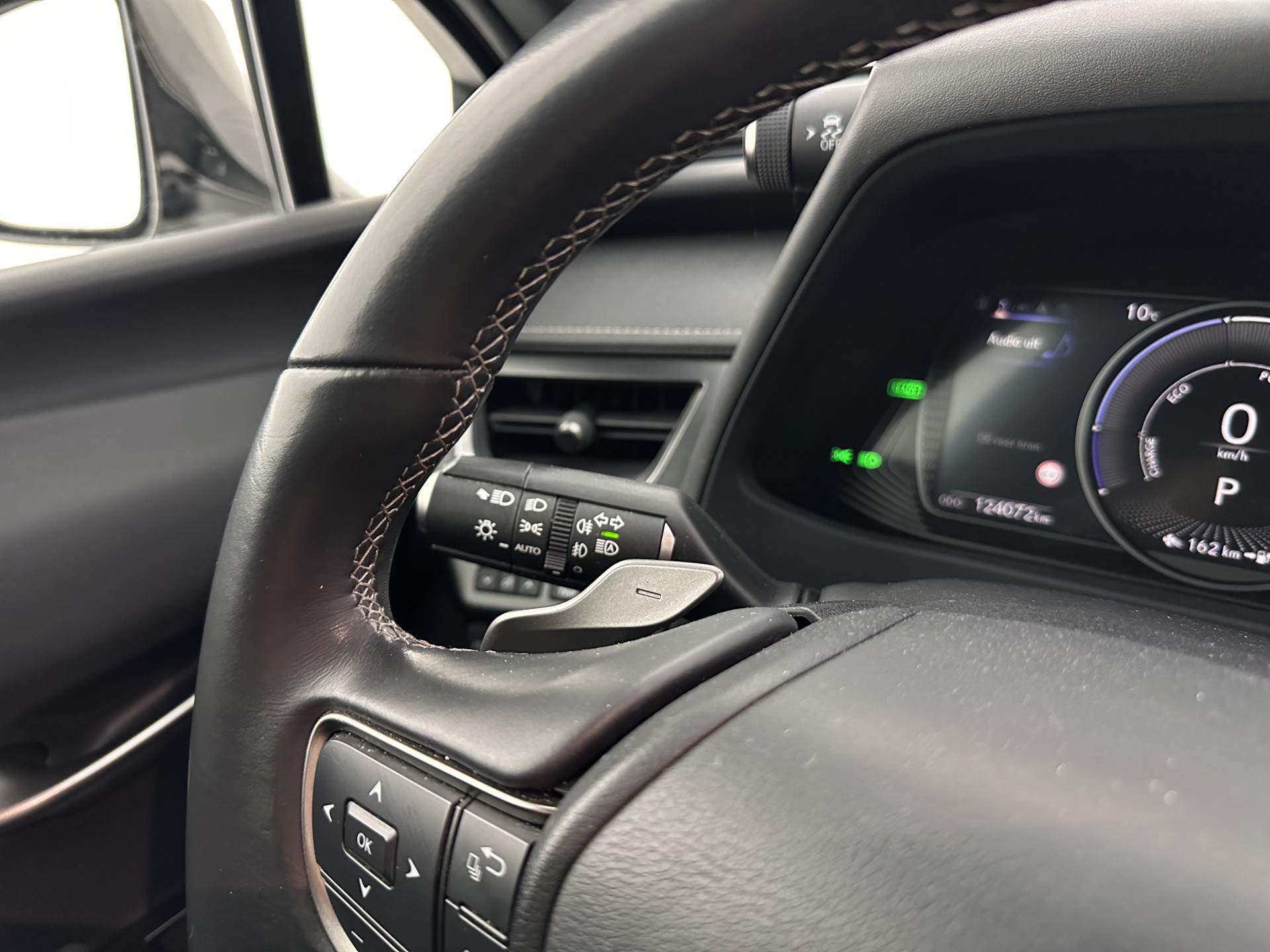 Lexus UX 300e Business 54 kWh (INCL-BTW) *HEATPUMP | MICROFIBRE | DIGI-COCKPIT | FULL-LED | NAVI-FULLMAP | DAB+ | KEYLESS | CAMERA | COMFORTSEATS | ECC | CARPLAY | SHIFTPADDLES | BLINDSPOT | ADAPTIVE-CRUISE | 17''ALU*