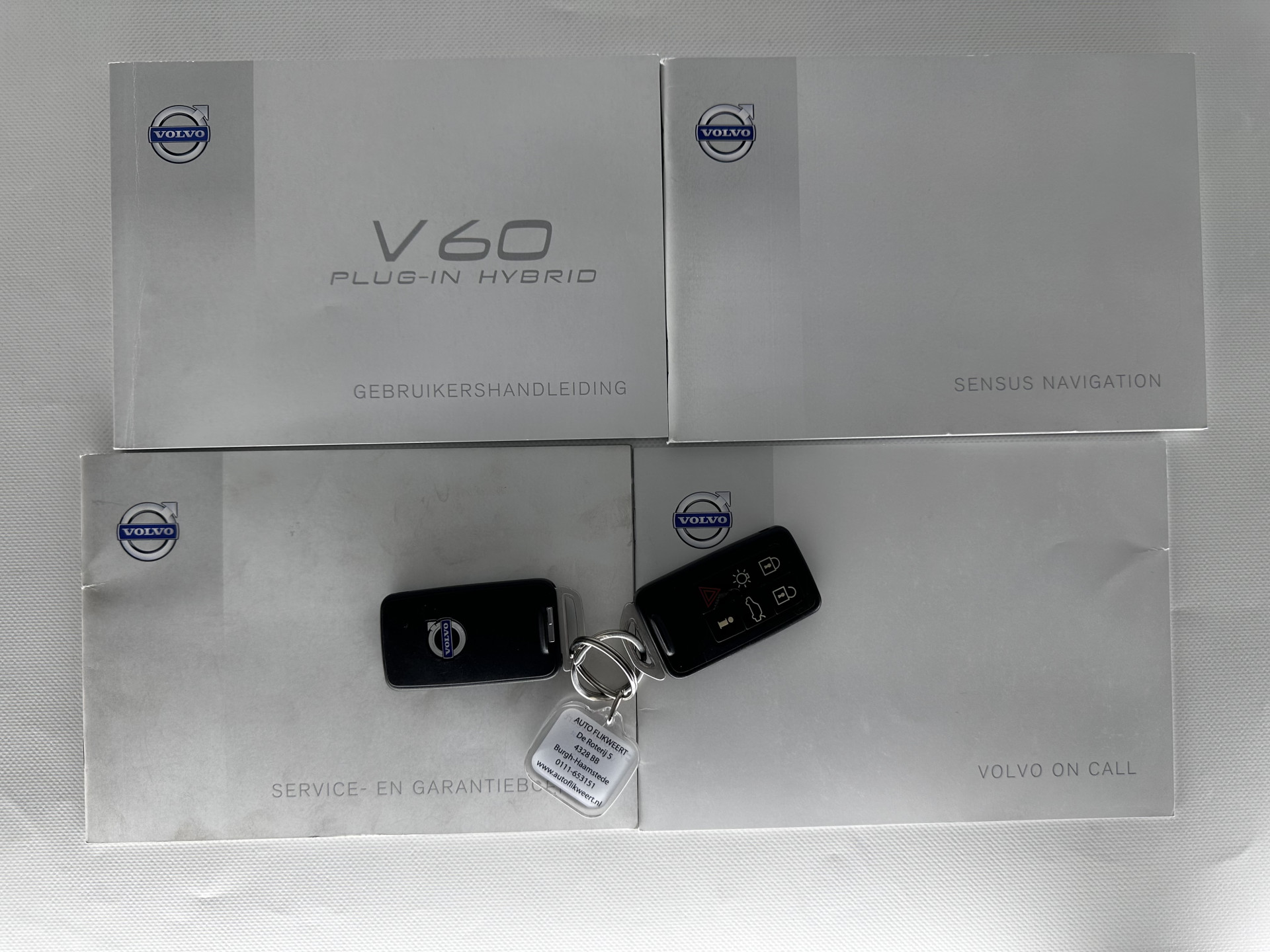 Volvo V60 2.4 D6 AWD Hybrid Summum ( Plug-In) Aut. *PANO | BI-XENON | LEATHER | PREMIUM-SOUND-AUDIO | NAVI-FULLMAP | MEMORY-PACK | ADAPTIVE-CRUISE | CAMERA | HEATED-SPORTSEATS | TOWBAR | BLINDSPOT | 18"ALU*