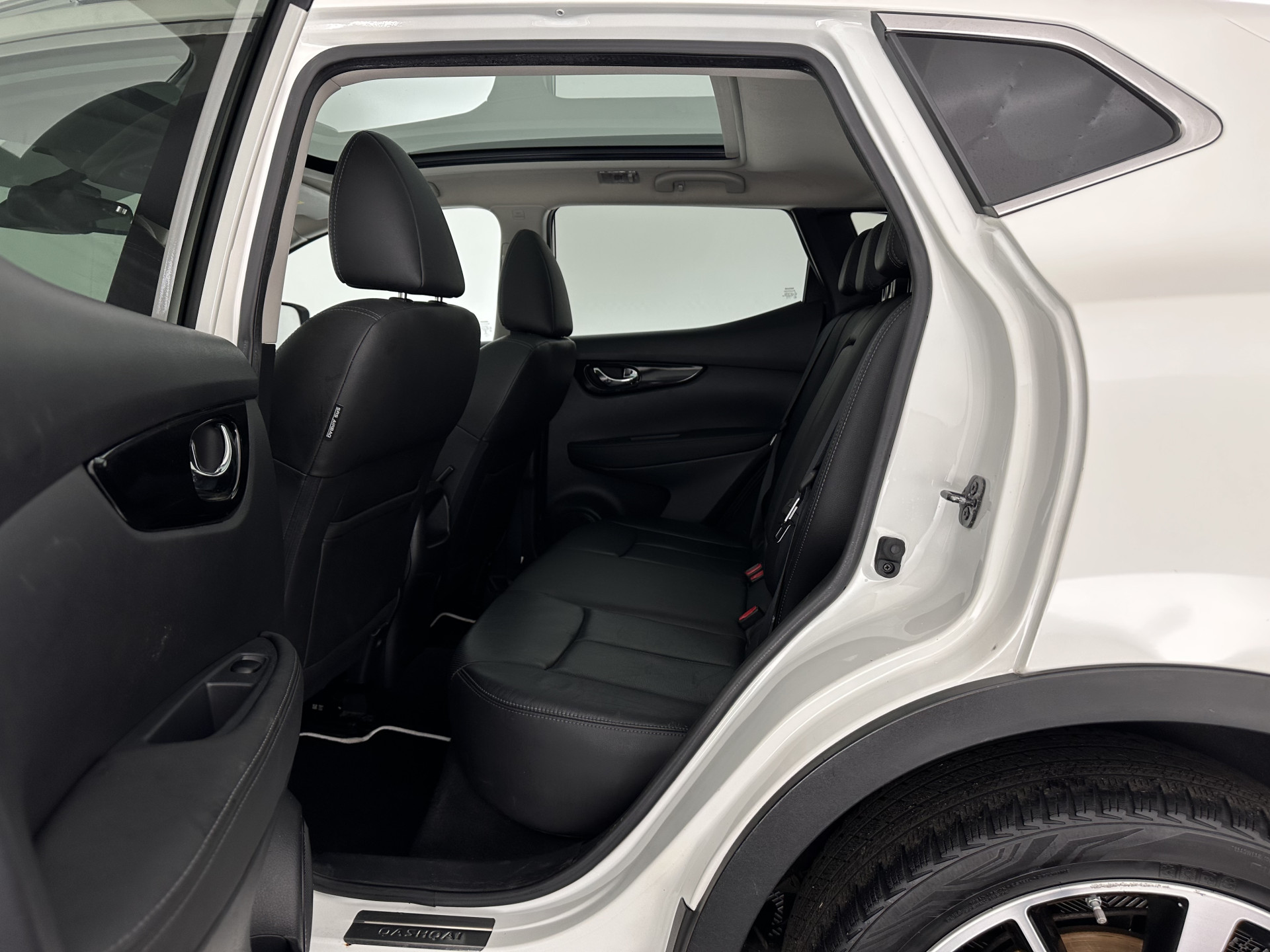 Nissan Qashqai 1.2 Tekna *PANO | FULL-LEATHER | TOP-VIEW | BLIND-SPOT | NAVI-FULLMAP | HEATED-COMFORTSEATS | KEYLESS | DAB+ | PRIVACY-GLASS | 19''ALU | TOWBAR*