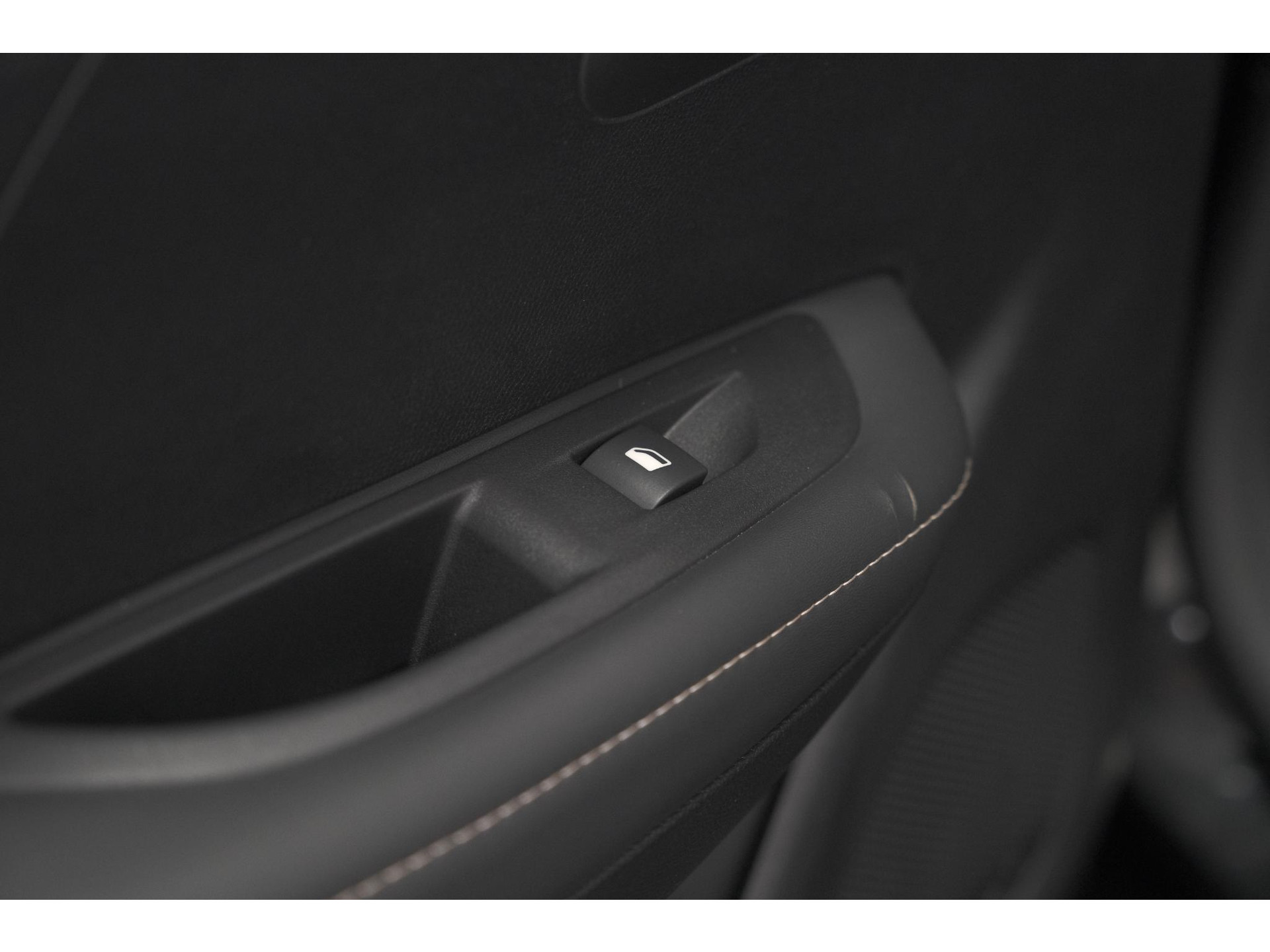 Peugeot 208 PureTech 100 Allure | Parkeersensoren | Navigatie | Apple Carplay