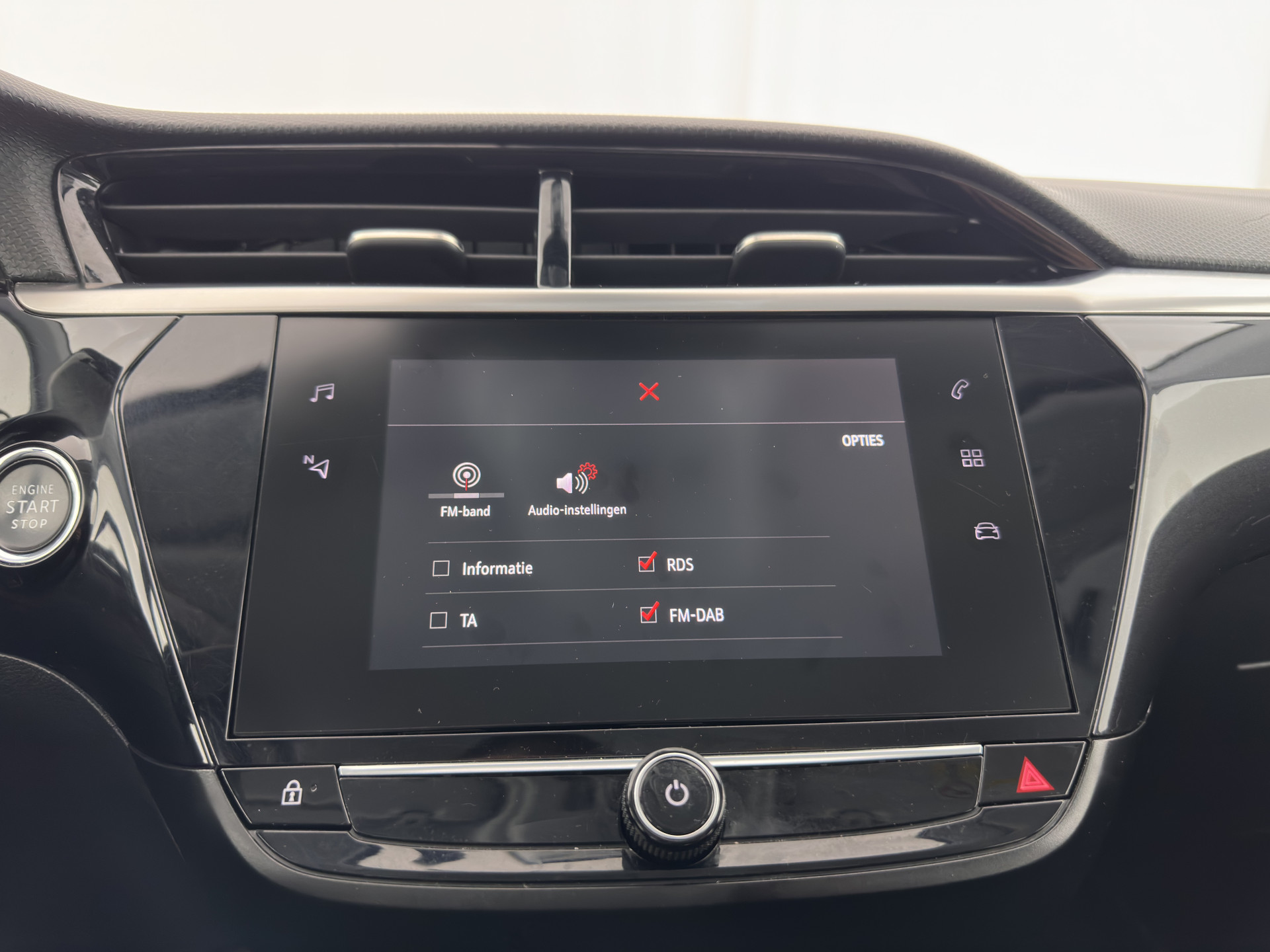 Opel Corsa-e Elegance 50 kWh [3-FASE] {SOH-90%} (INCL-BTW) Aut.*FULL-LED | DIGI-COCKPIT | LEATHER-MICROFIBRE | CARPLAY | CAMERA | ECC | KEYLESS | CRUISE | DAB | 16'' ALU*