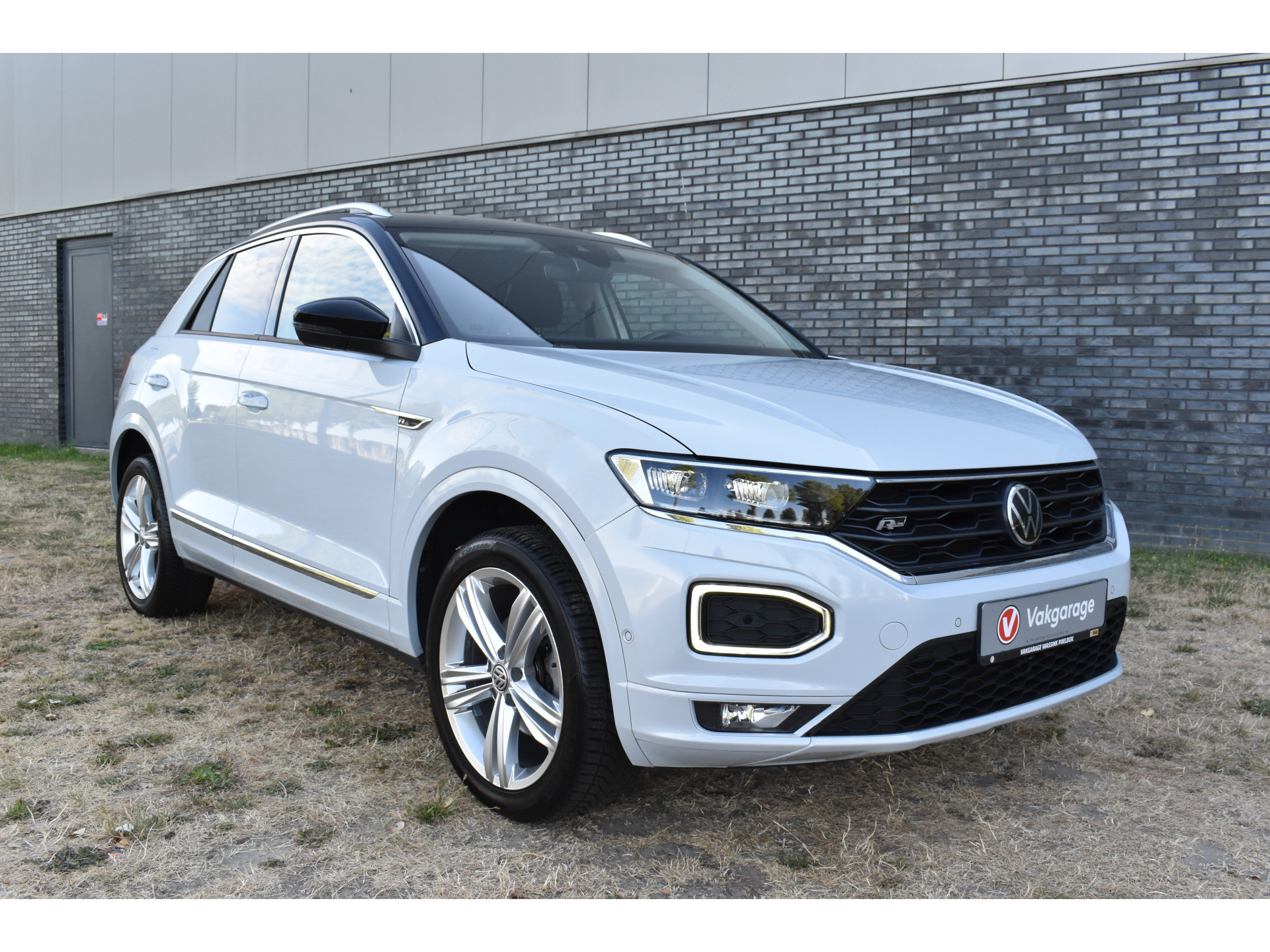 Volkswagen T-Roc 1.5 TSI Sport Business R Carplay Automaat R-line Zwart dak