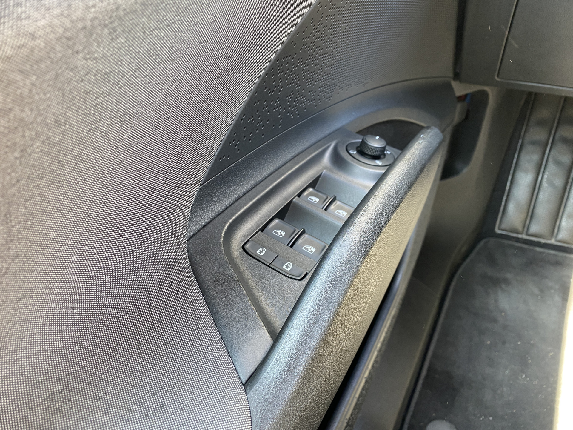 ŠKODA Enyaq iV 60 | 1e eigenaar | dealer onderhouden | navigatie | trekhaak | camera | stoelverwarming | apple carplay