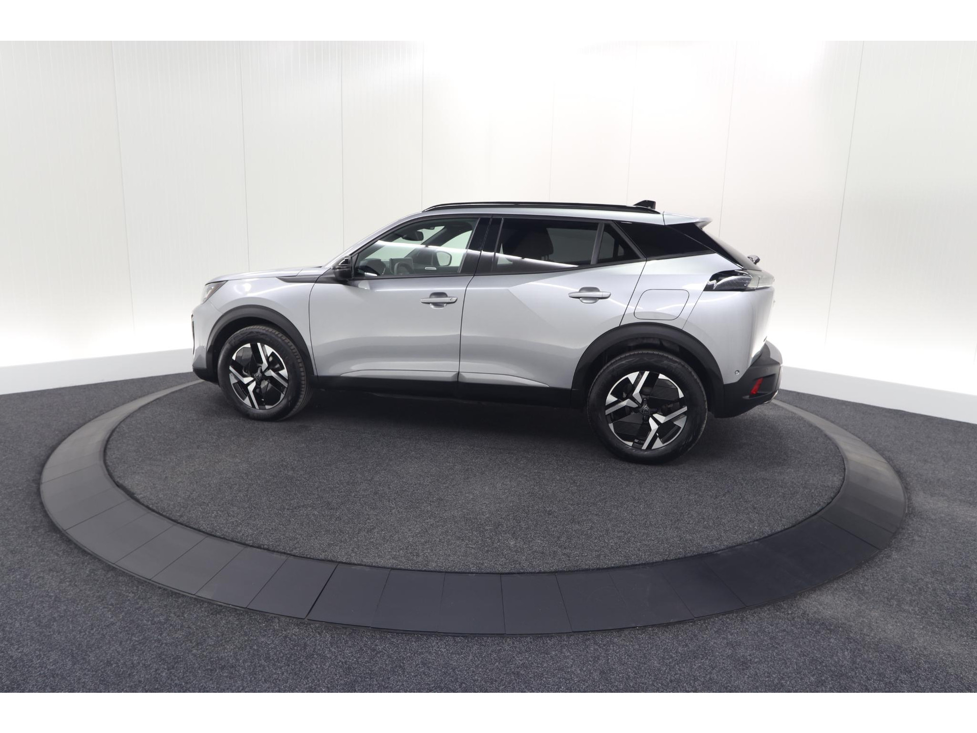 Peugeot 2008 Hybrid 136 e-DCS6 Allure | 360 Camera | Adaptieve Cruise Control | Dodehoekdetectie | Navigatie