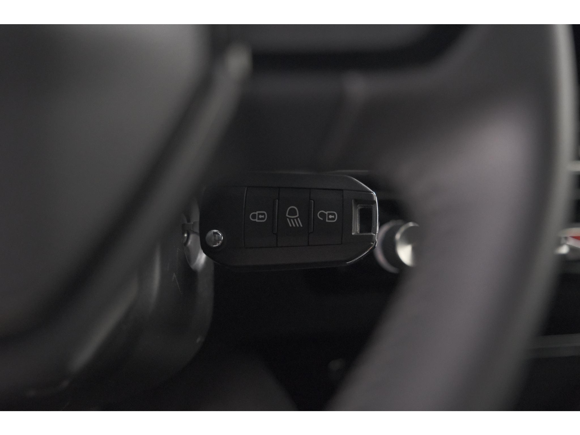 Peugeot 2008 1.2 Hybrid 136 Style | Apple Carplay | Parkeersensoren | Climate Control