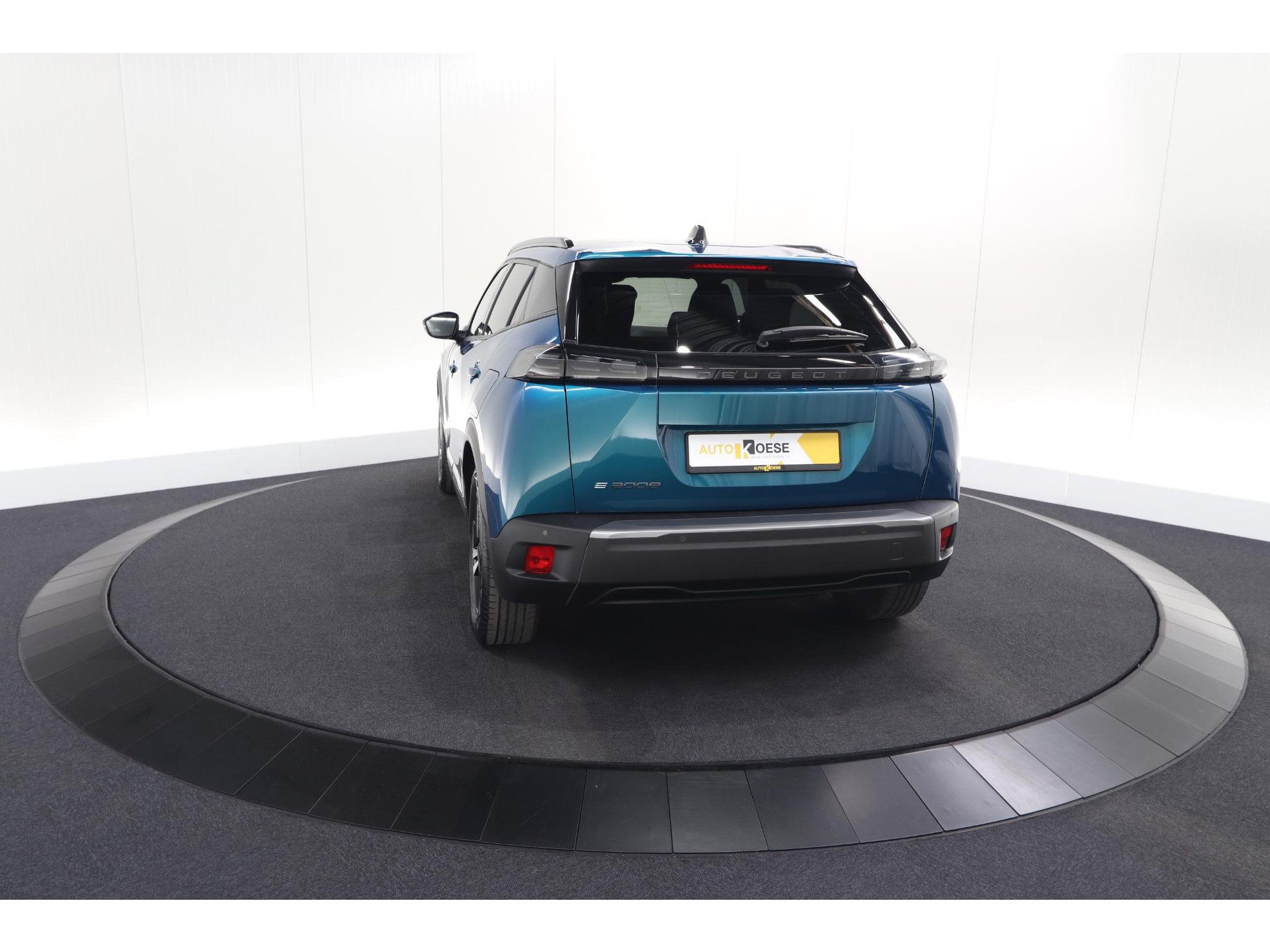 Peugeot e-2008 EV Allure Avantage 54 kWh | SOH 97,8% | 11 KW Lader | Apple Carplay | Parkeersensoren