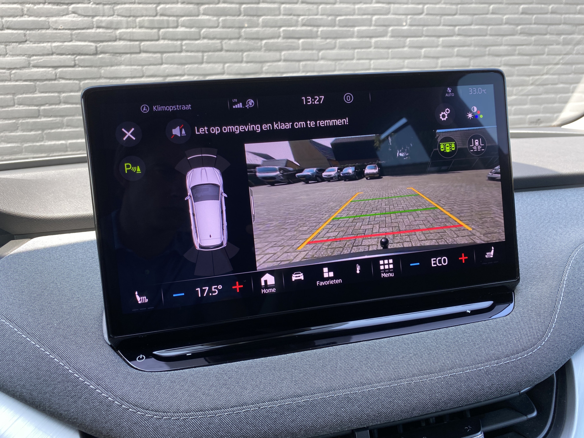 ŠKODA Enyaq iV 60 | 1e eigenaar | dealer onderhouden | navigatie | trekhaak | camera | stoelverwarming | apple carplay