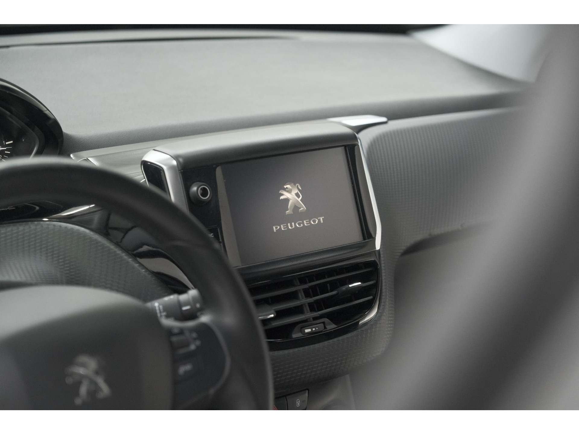 Peugeot 208 PureTech 82 Signature | Parkeersensoren | Apple Carplay | Navigatie